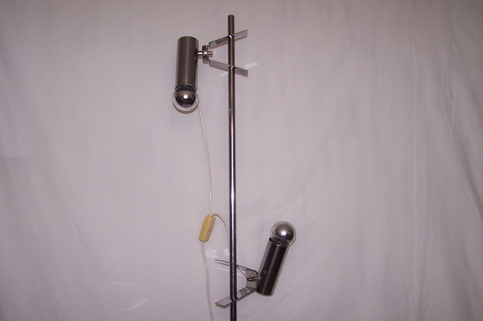 Magnetized spot lamp of the 70s