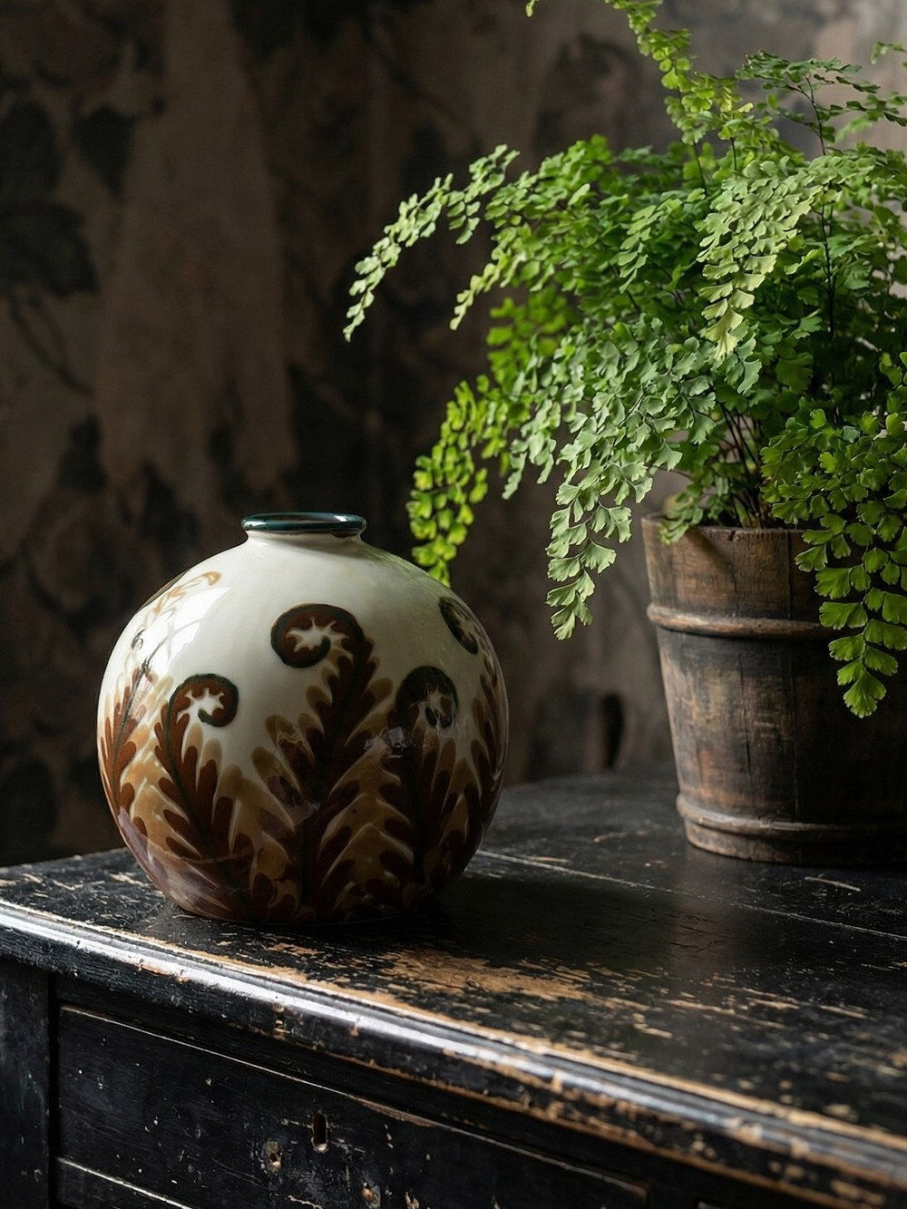 Small round porcelain vase Tharaud Limoges circa 1920-1940