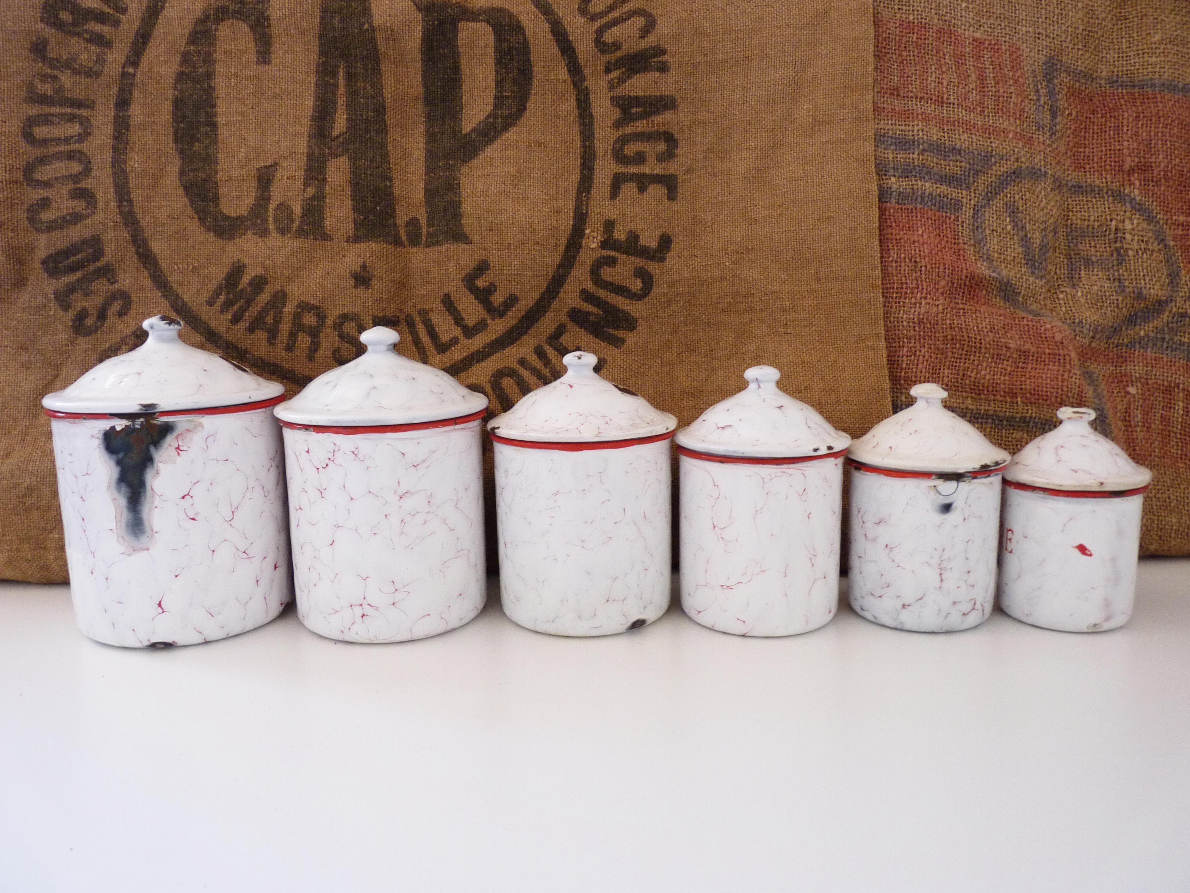 Series of 6 spice pots in white and red enamel for cooking
