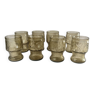 Brown water glasses decorated with citrus slices