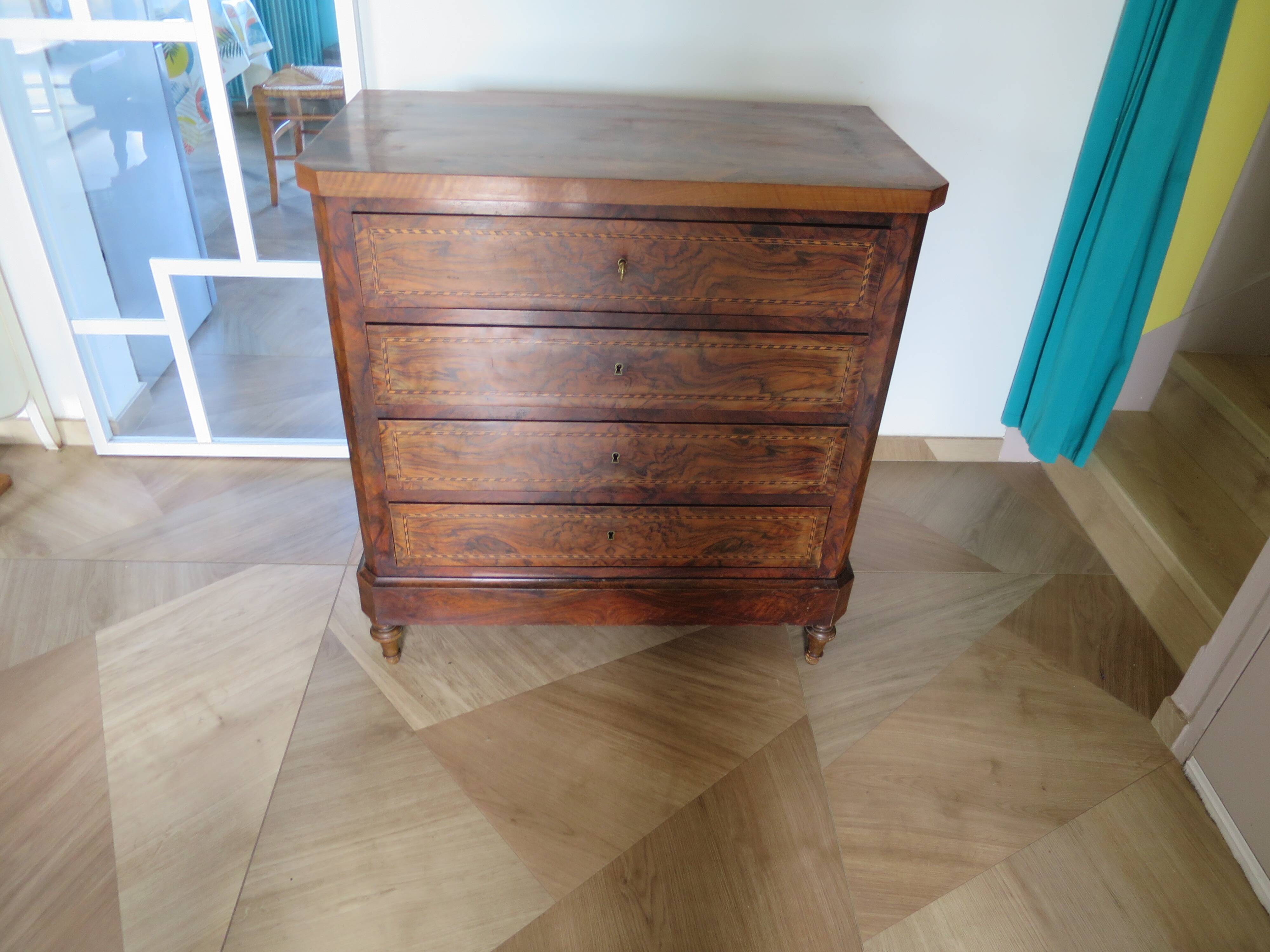 Antique oak burr chest of drawers - 4 drawers - marquetry inlay from the early 21st century