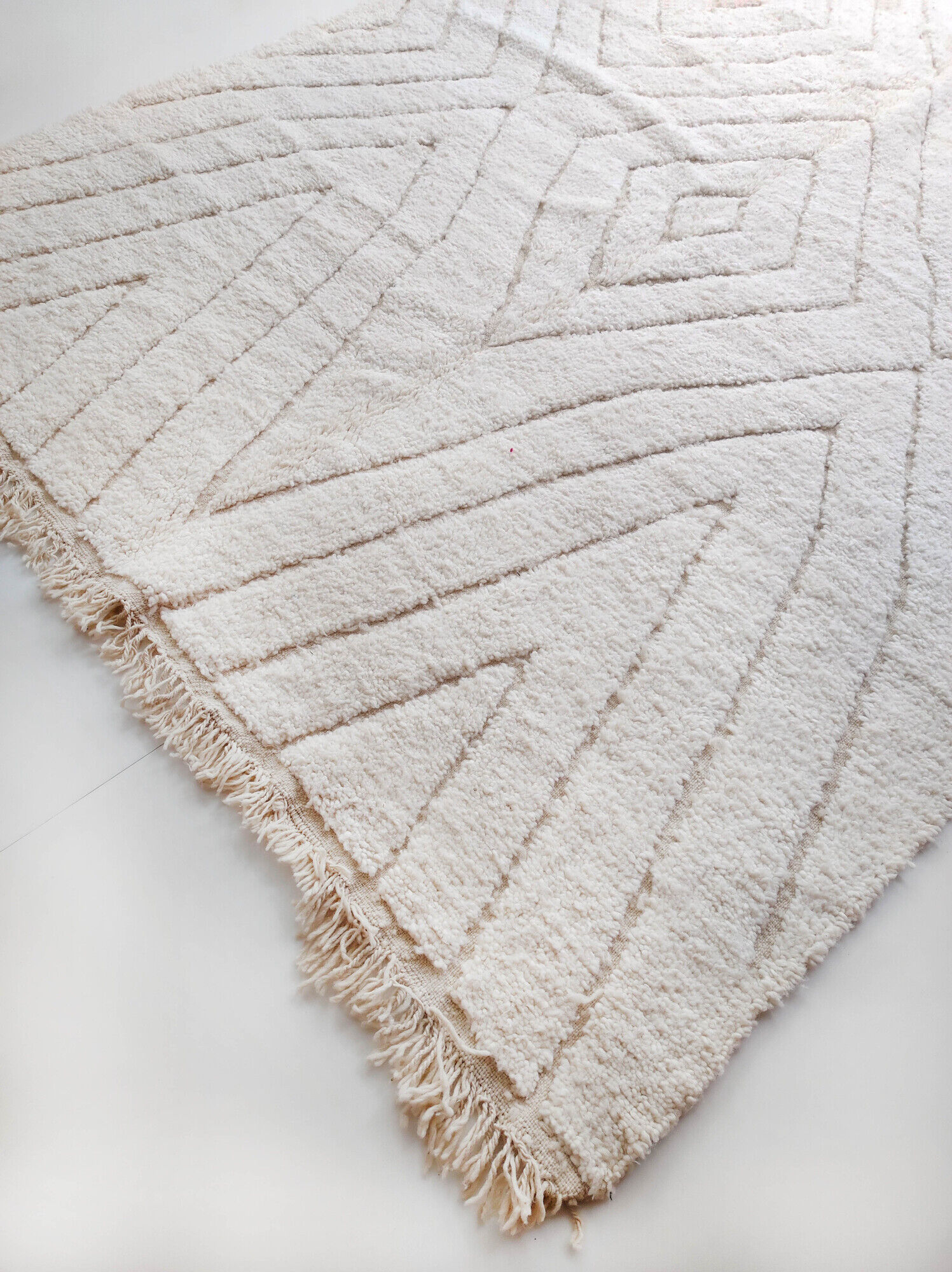 Moroccan Berber carpet blessed ouarain ecru plain with engraved diamonds 300x207cm