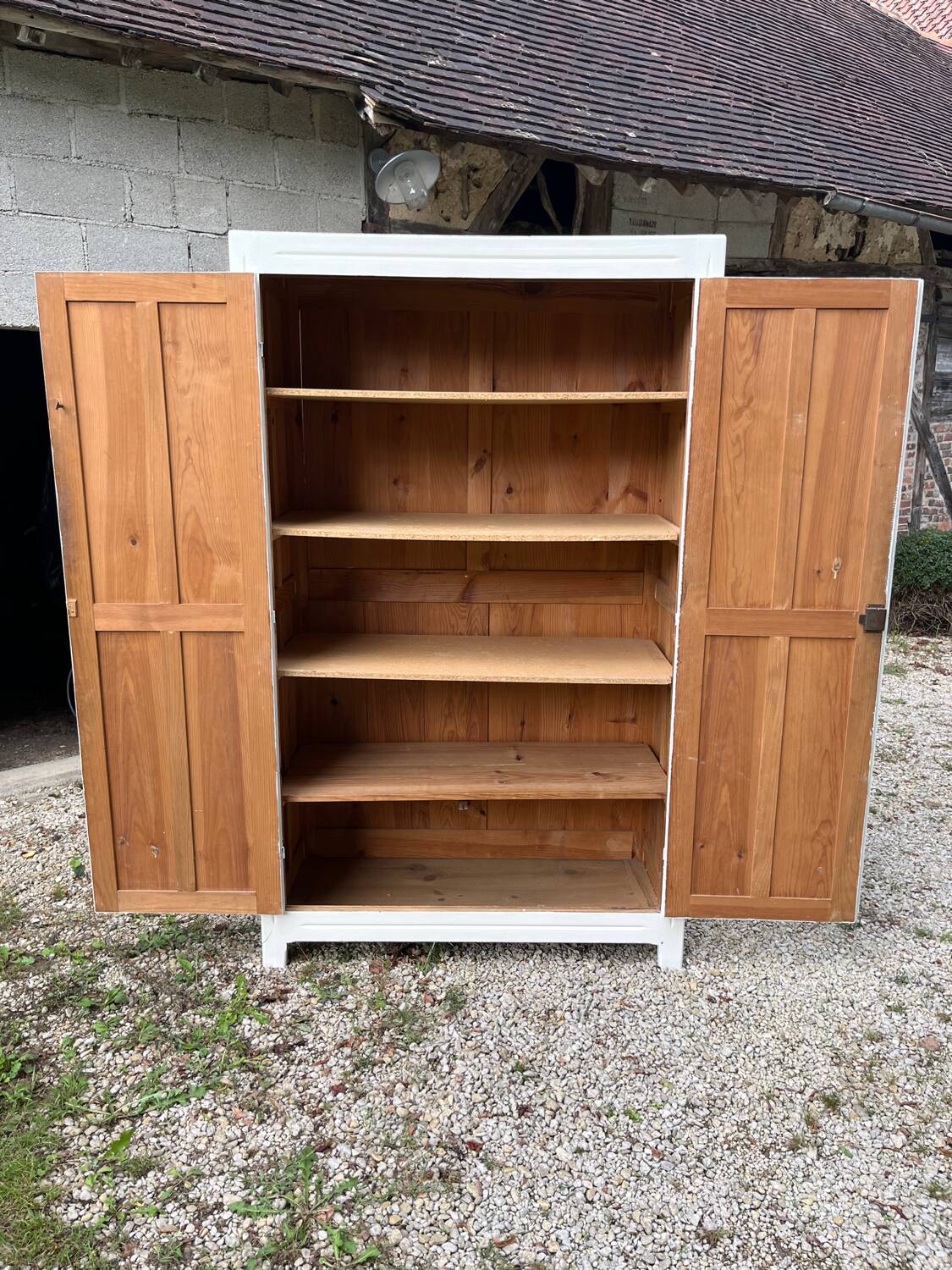 Armoire parisienne