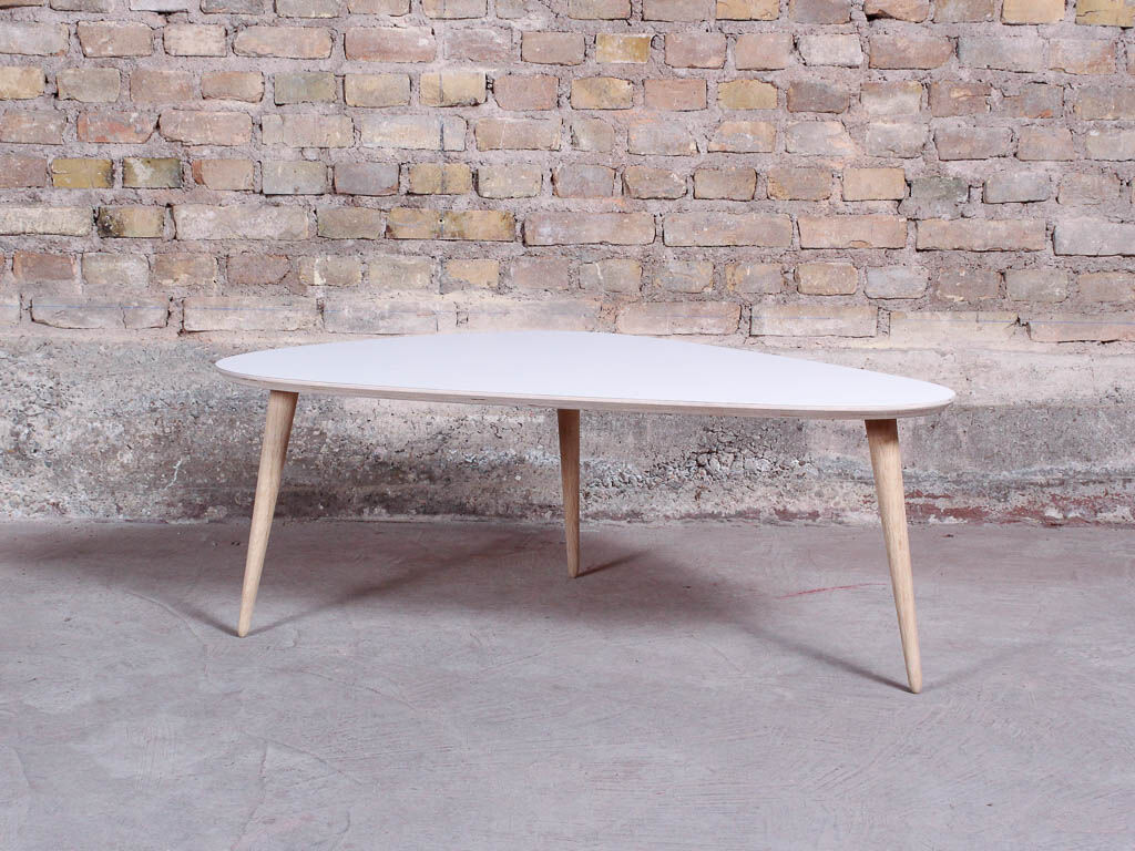 Classic tripod coffee table