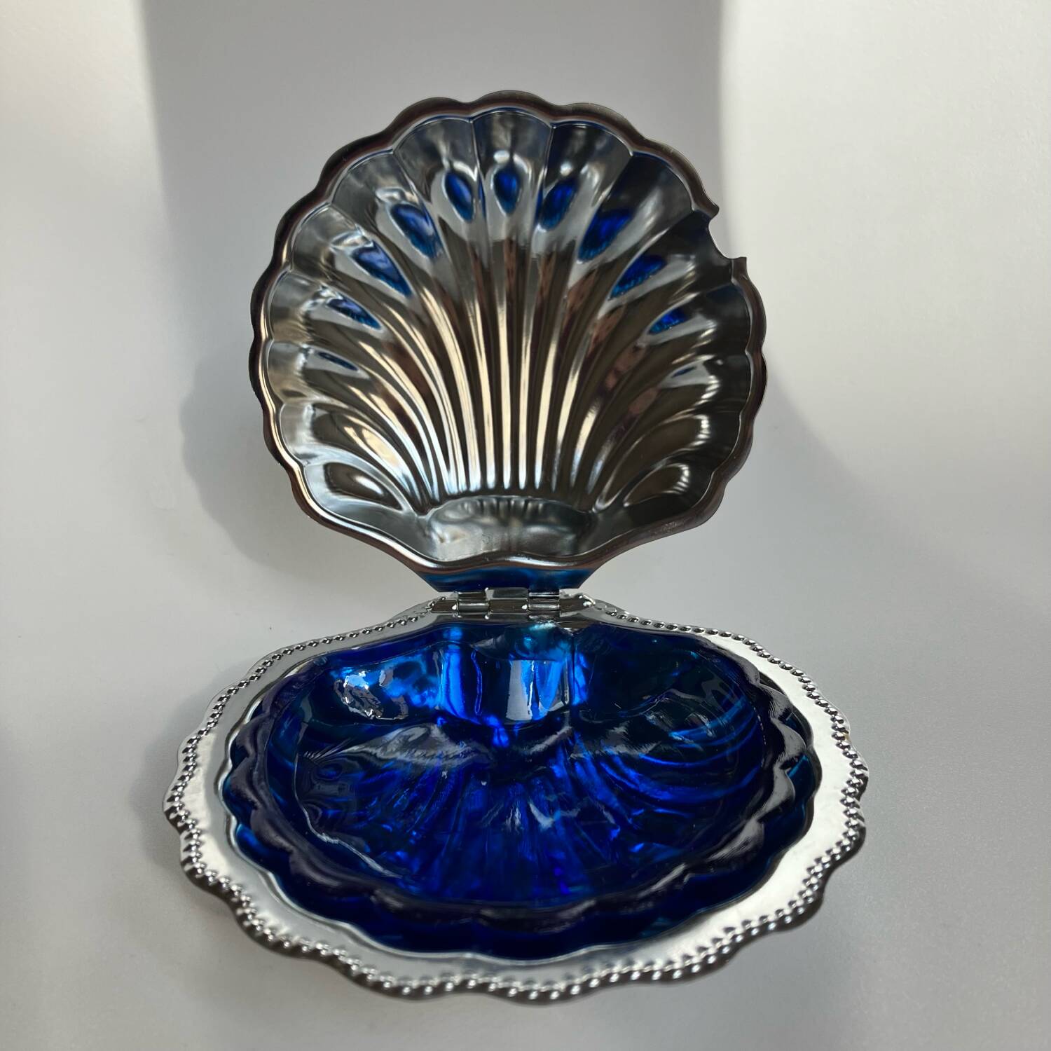 Silver-plated metal seashell butter dish