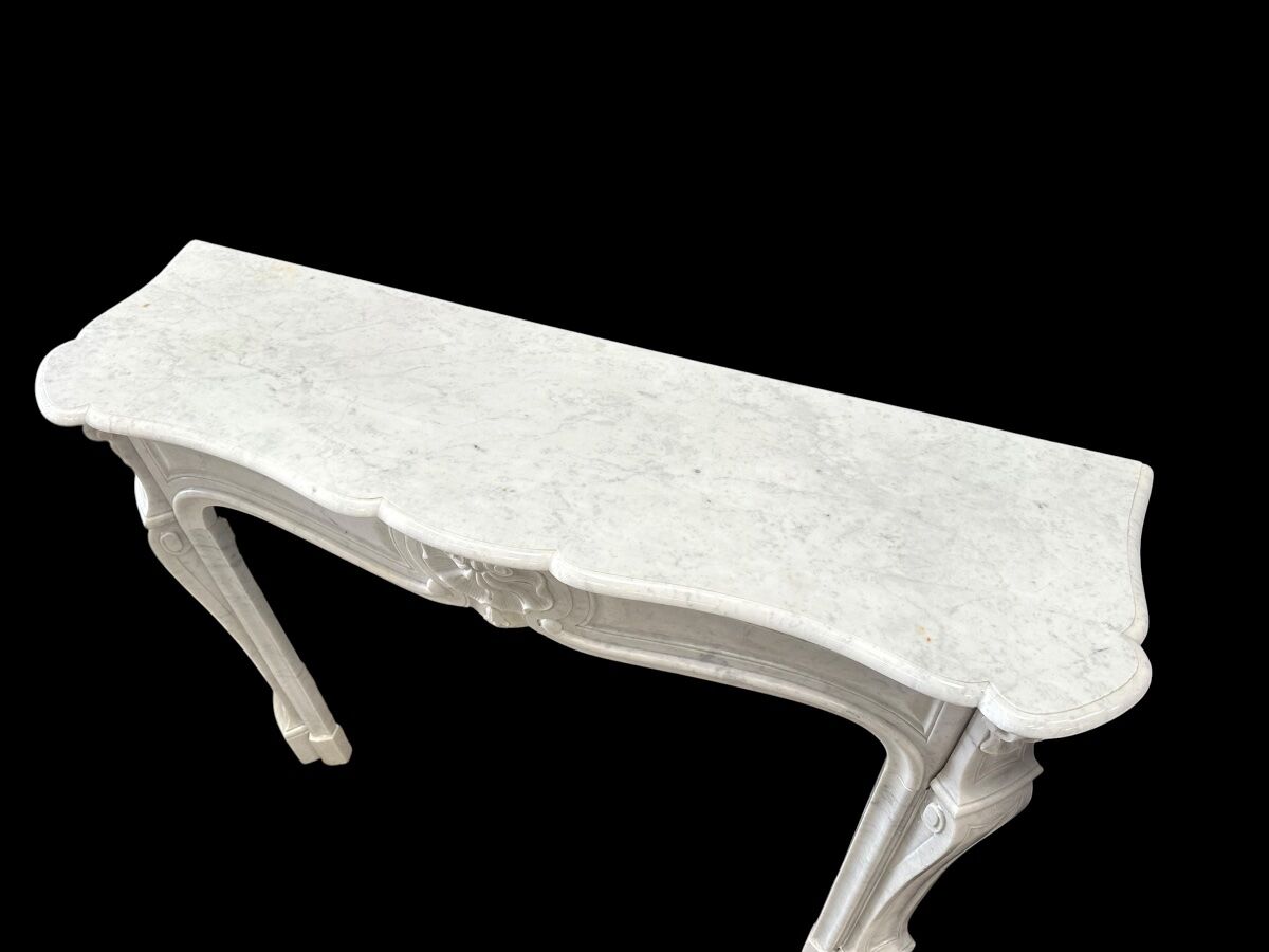 Louis XV marble fireplace, 19th century.