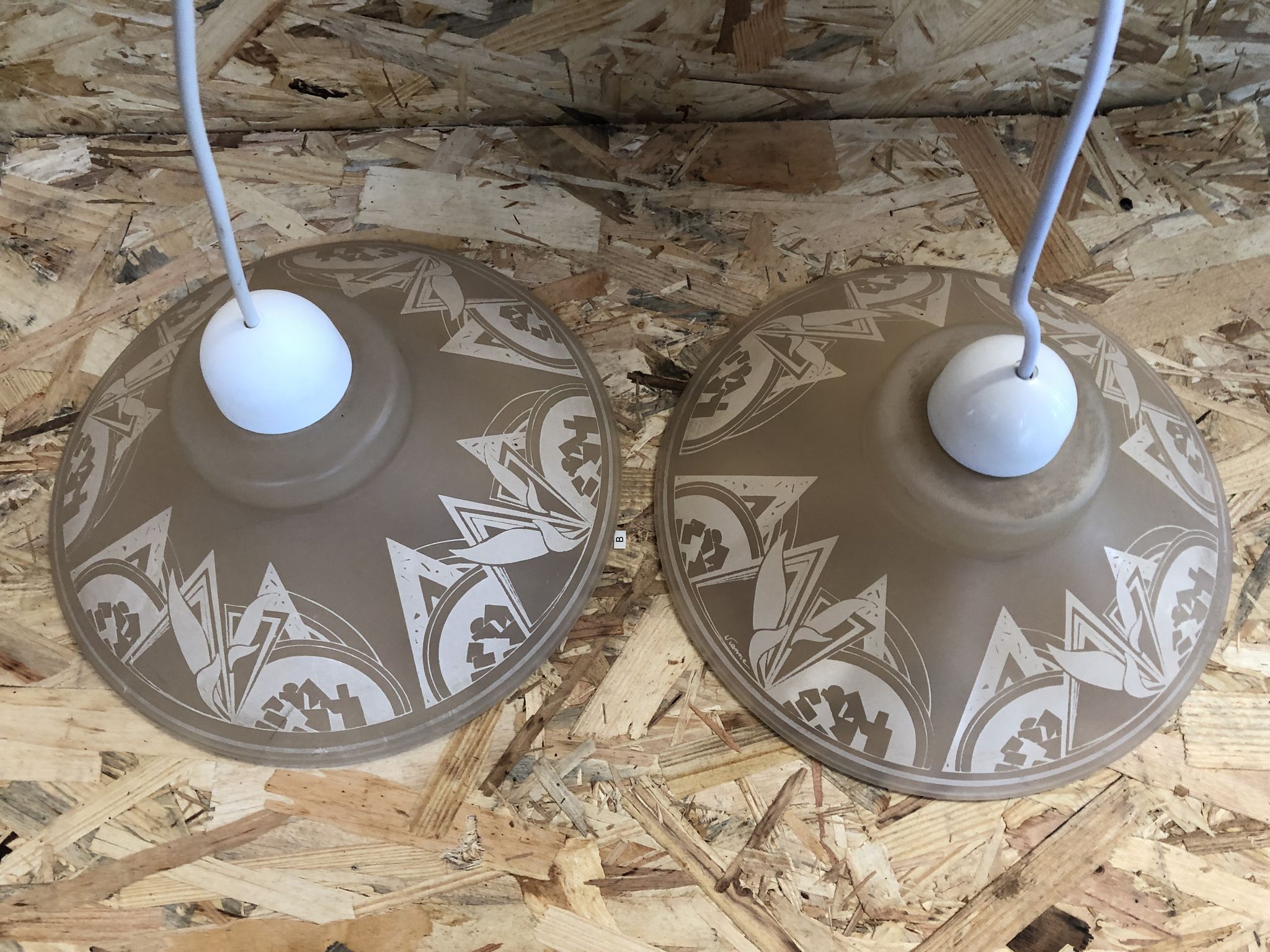Ancienne paire suspension vianne verre moulé + décor + fil blanc vintage