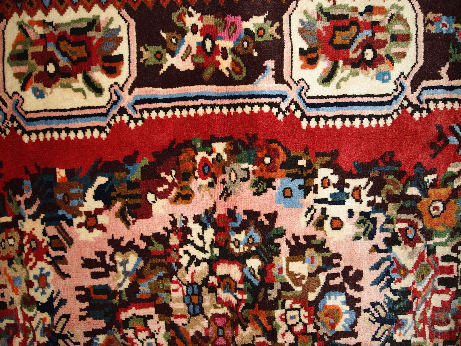 Carpet Persian Bahtiari 114cm x 152cm 1970 s