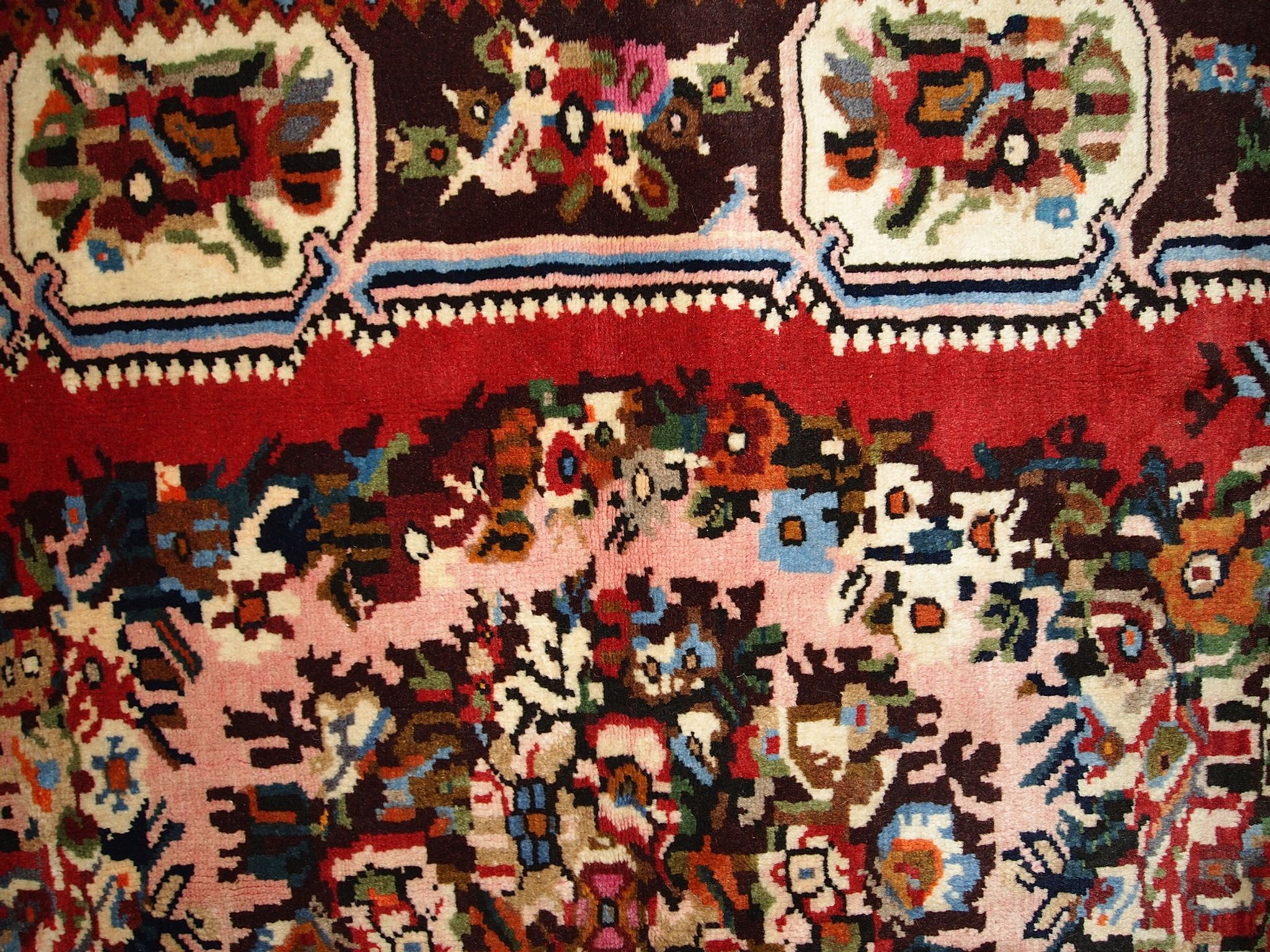 Carpet Persian Bahtiari 114cm x 152cm 1970 s