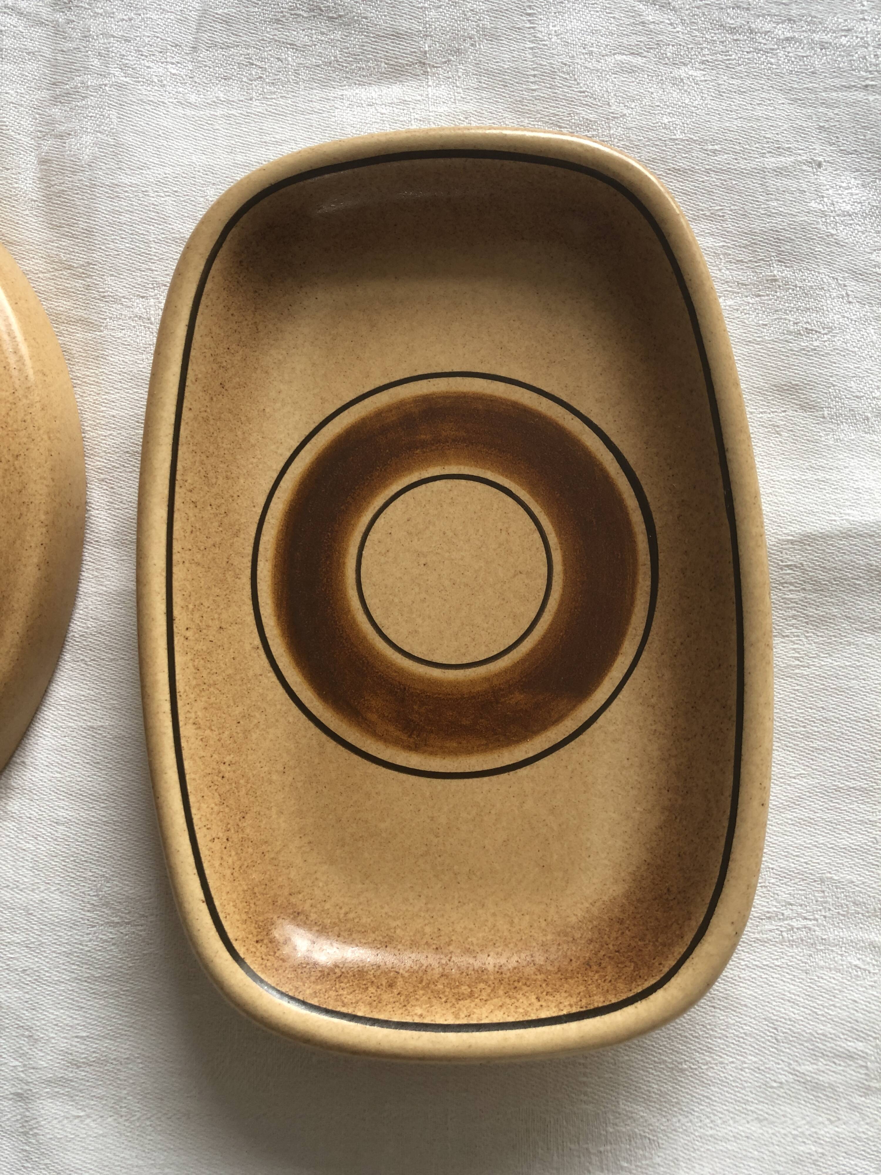 Round dish and serving bowl in Salins stoneware