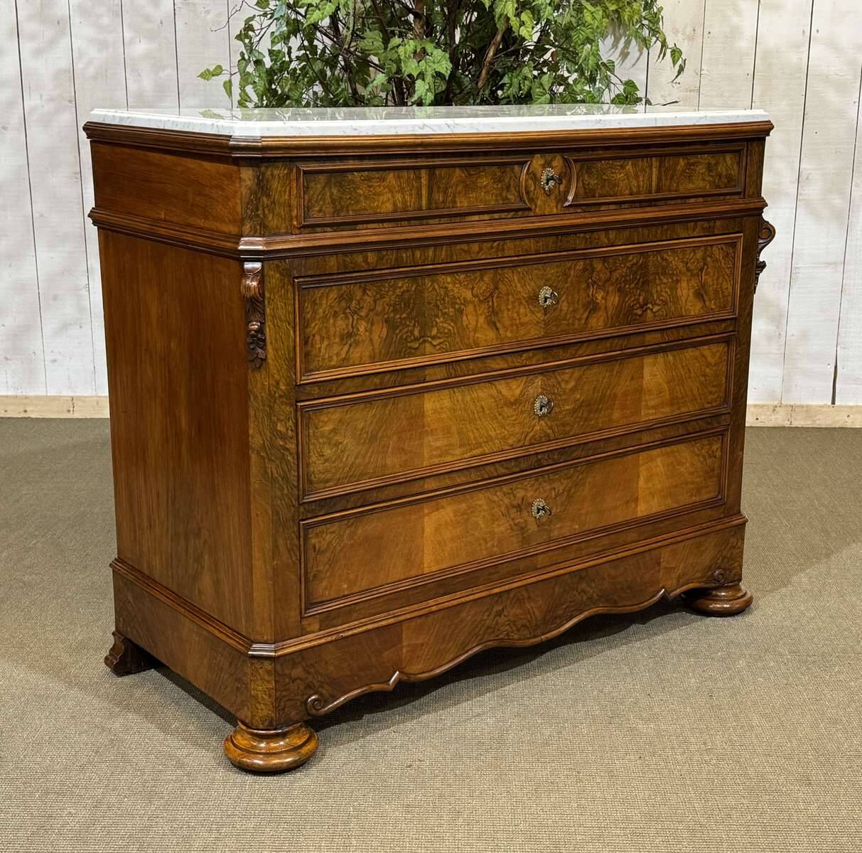 Napoleon III commode in walnut, fir and white marble from the 19th century.