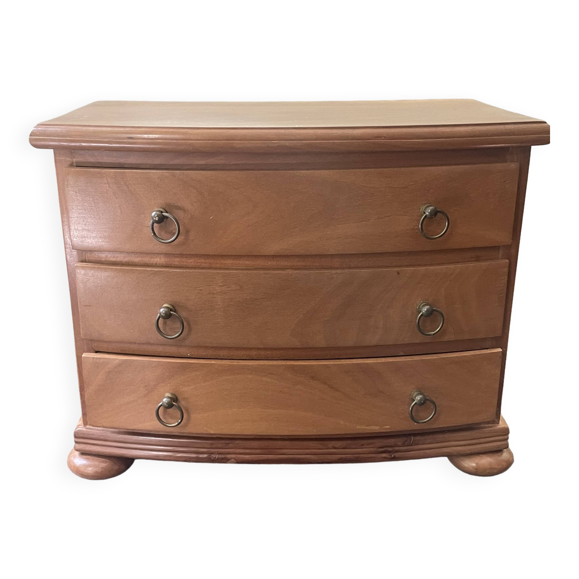 Doll's chest of drawers in blond wood with brass handles