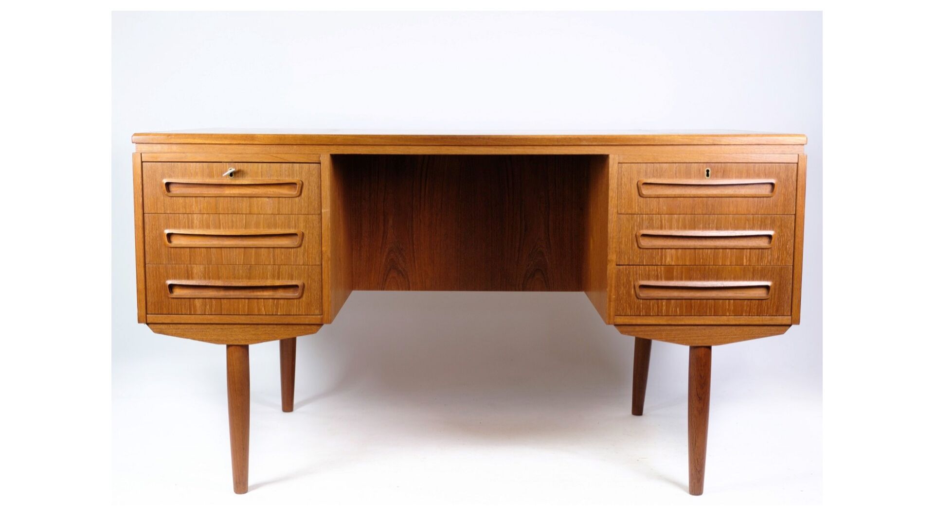 Danish design desk of high quality in teak made of ap furniture svenstrup