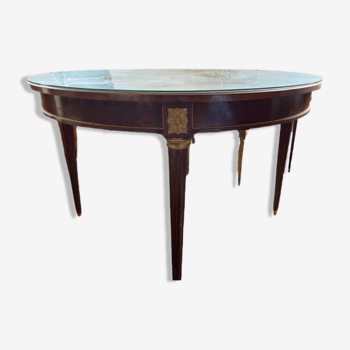 Empire style round table