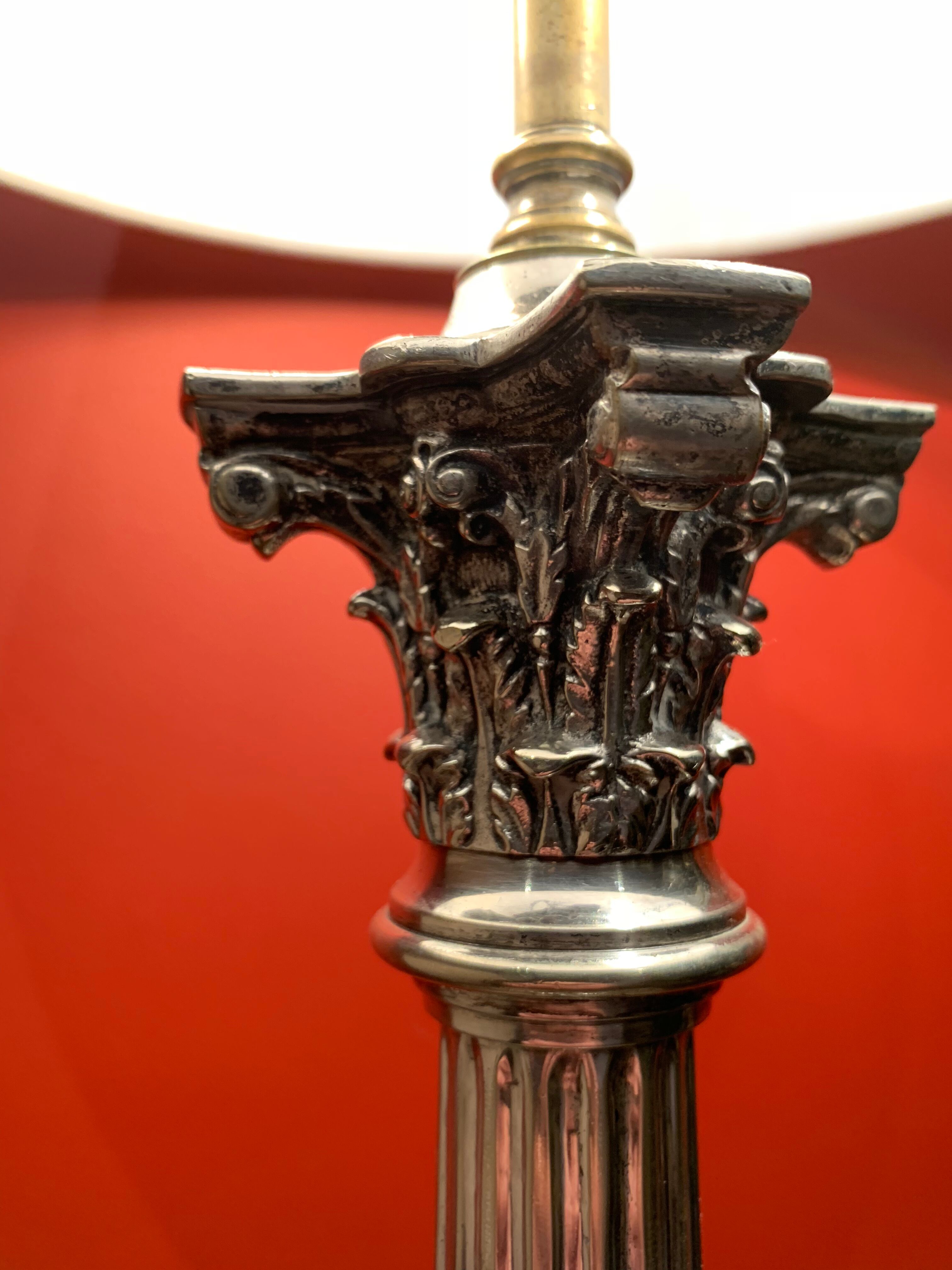 Métal argent néoclassique de lampe