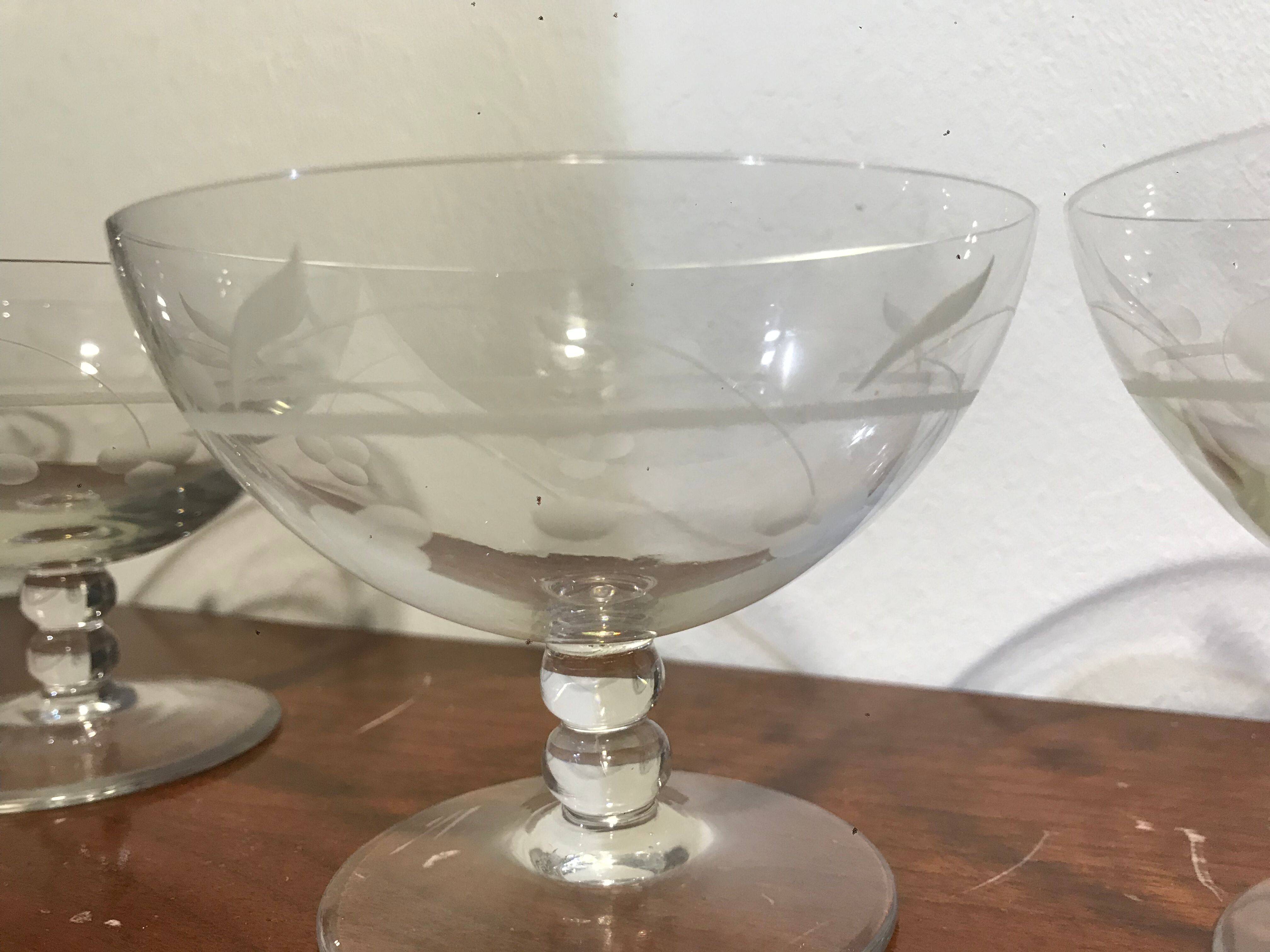 5 champagne glasses engraved in crystal