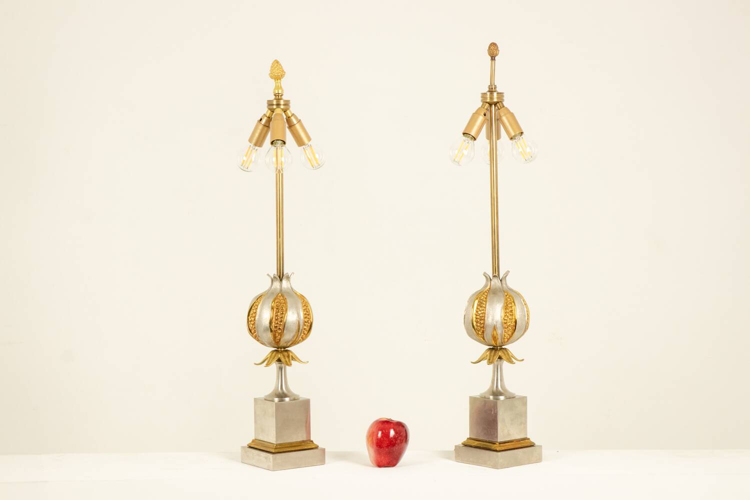 Pair of "grenade" lamps by Maison Charles in bronze, 1970s.