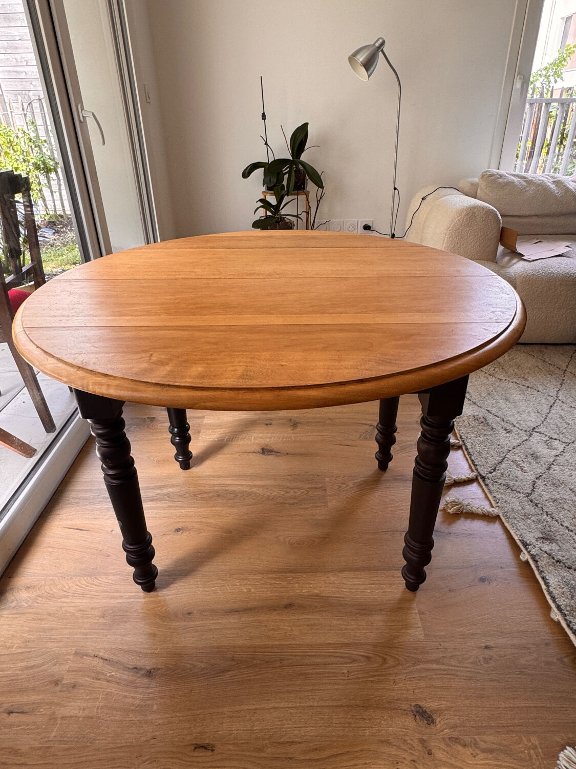 Vintage Solid Wood Extendable Dining Table – Round Drop Leaf Table