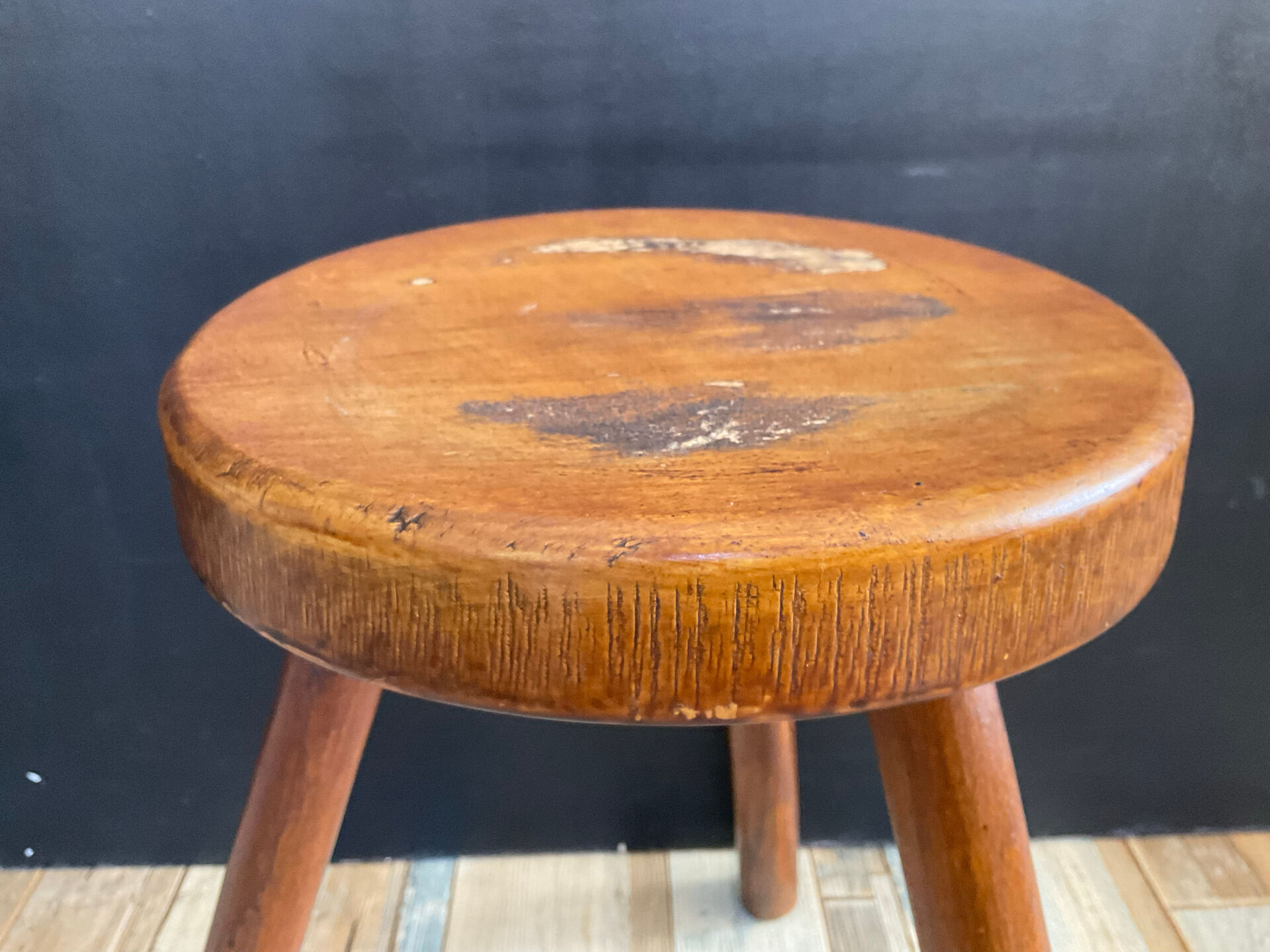 Tabouret de ferme tripode en bois