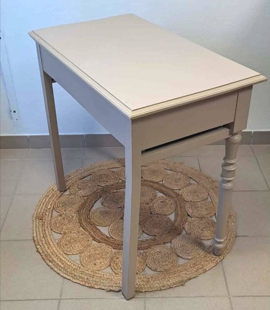 Desk table