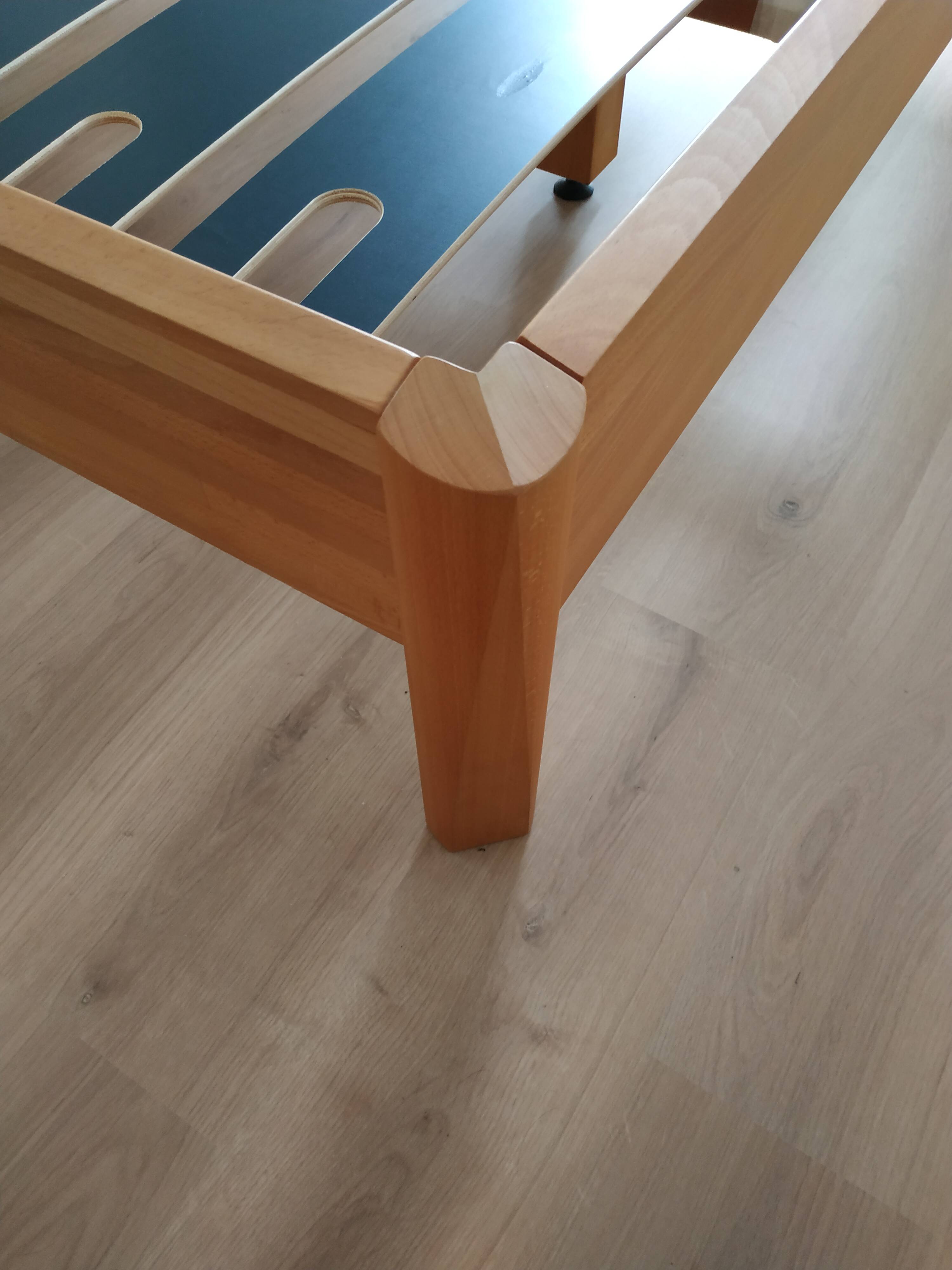 Seltz bed in solid steamed beech