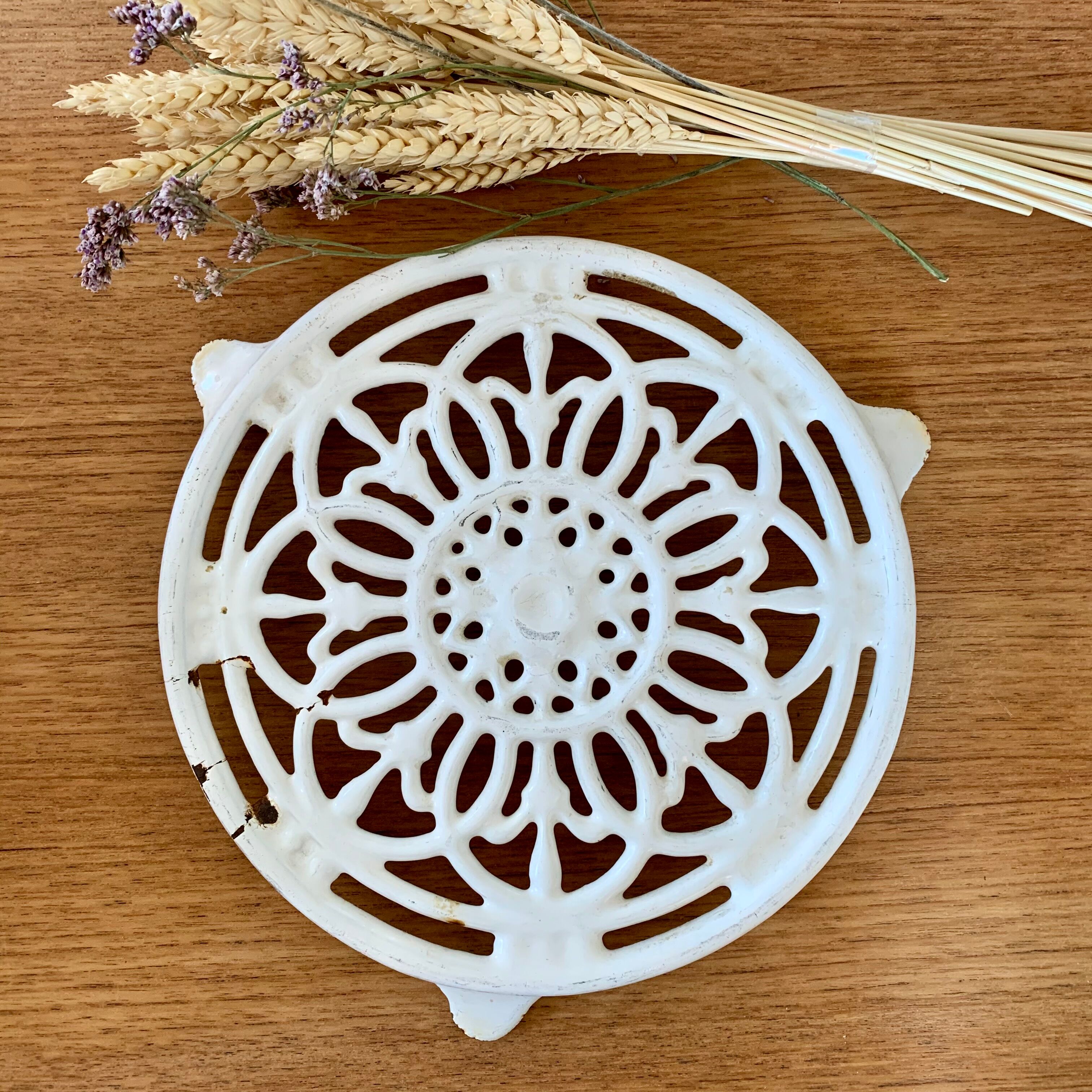 Cream-colored enamelled cast iron underwear underwear