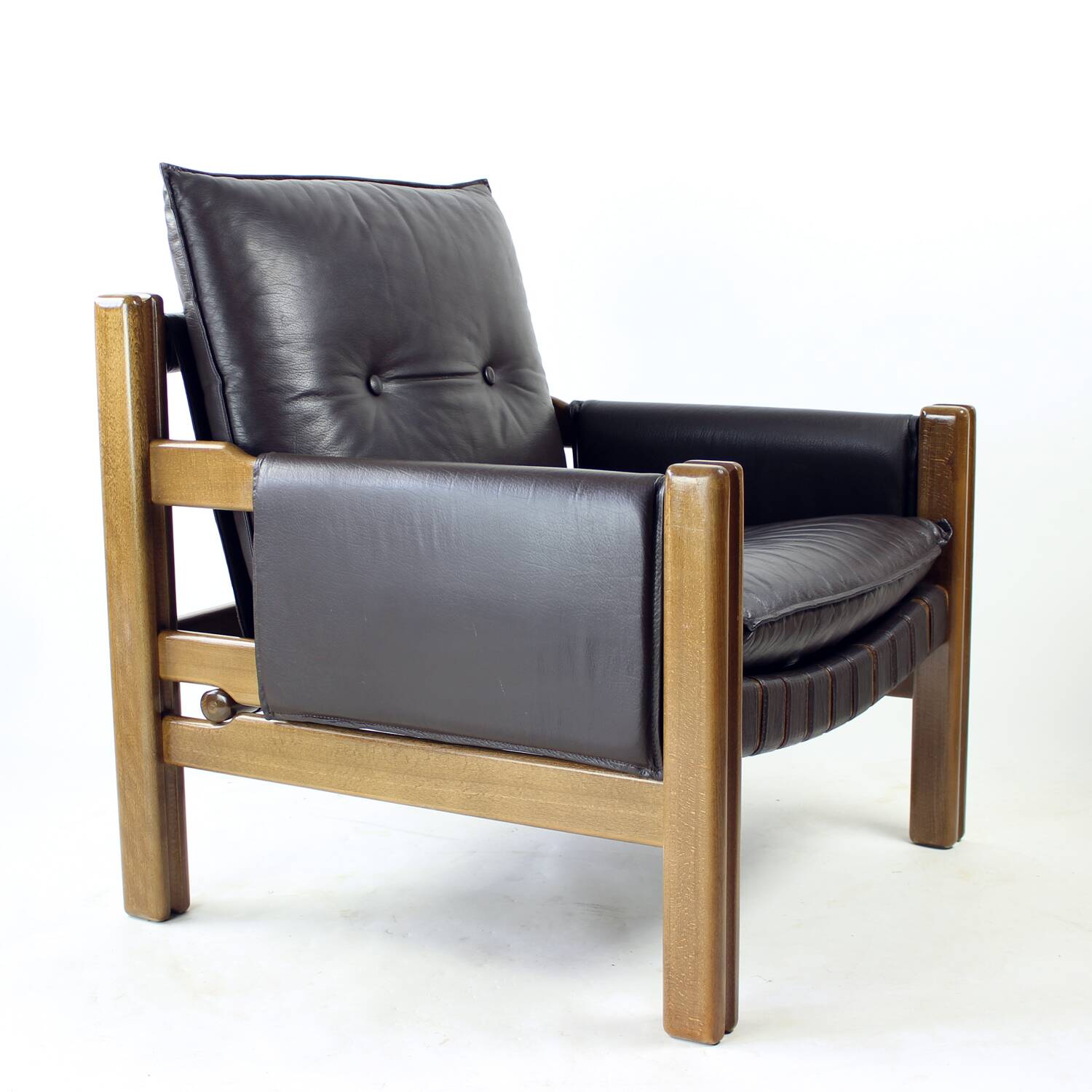 Lot de 2 chaises longues en cuir marron et noyer par Ton, Tchécoslovaquie