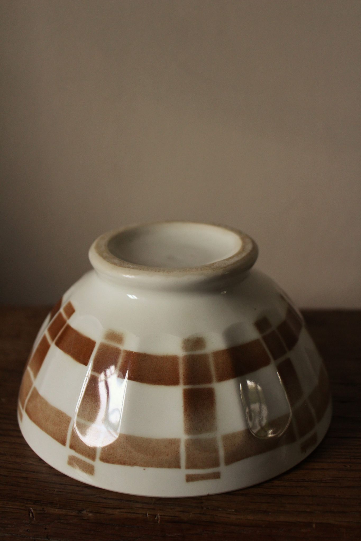 Vintage bowl on foot with brown brown tartan motif white earthenware