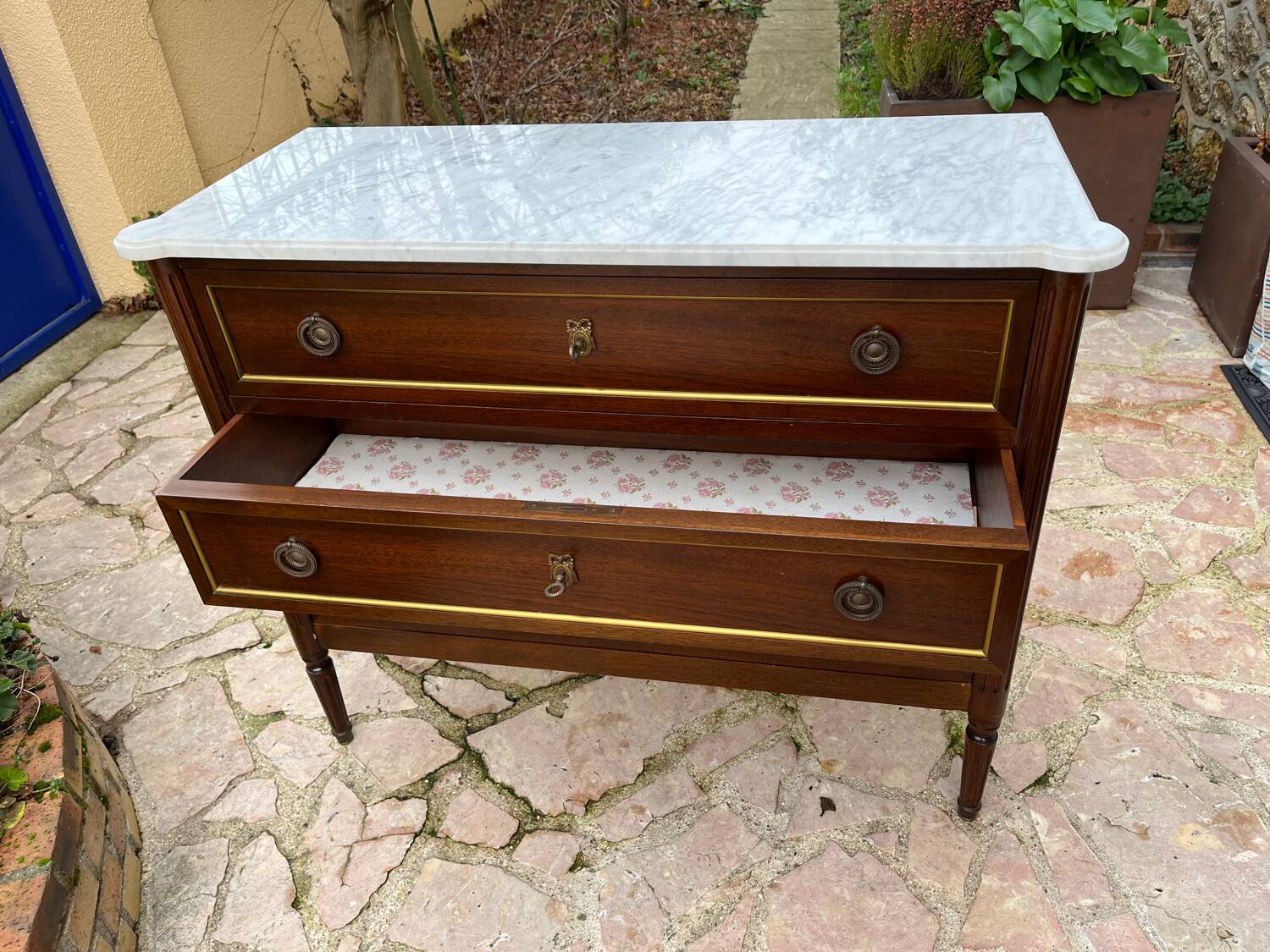 Old chest of drawers