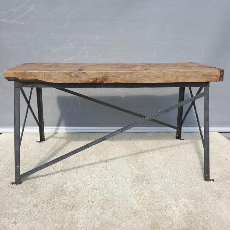 Eiffel metal base workshop with rivets