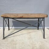 Eiffel metal base workshop with rivets