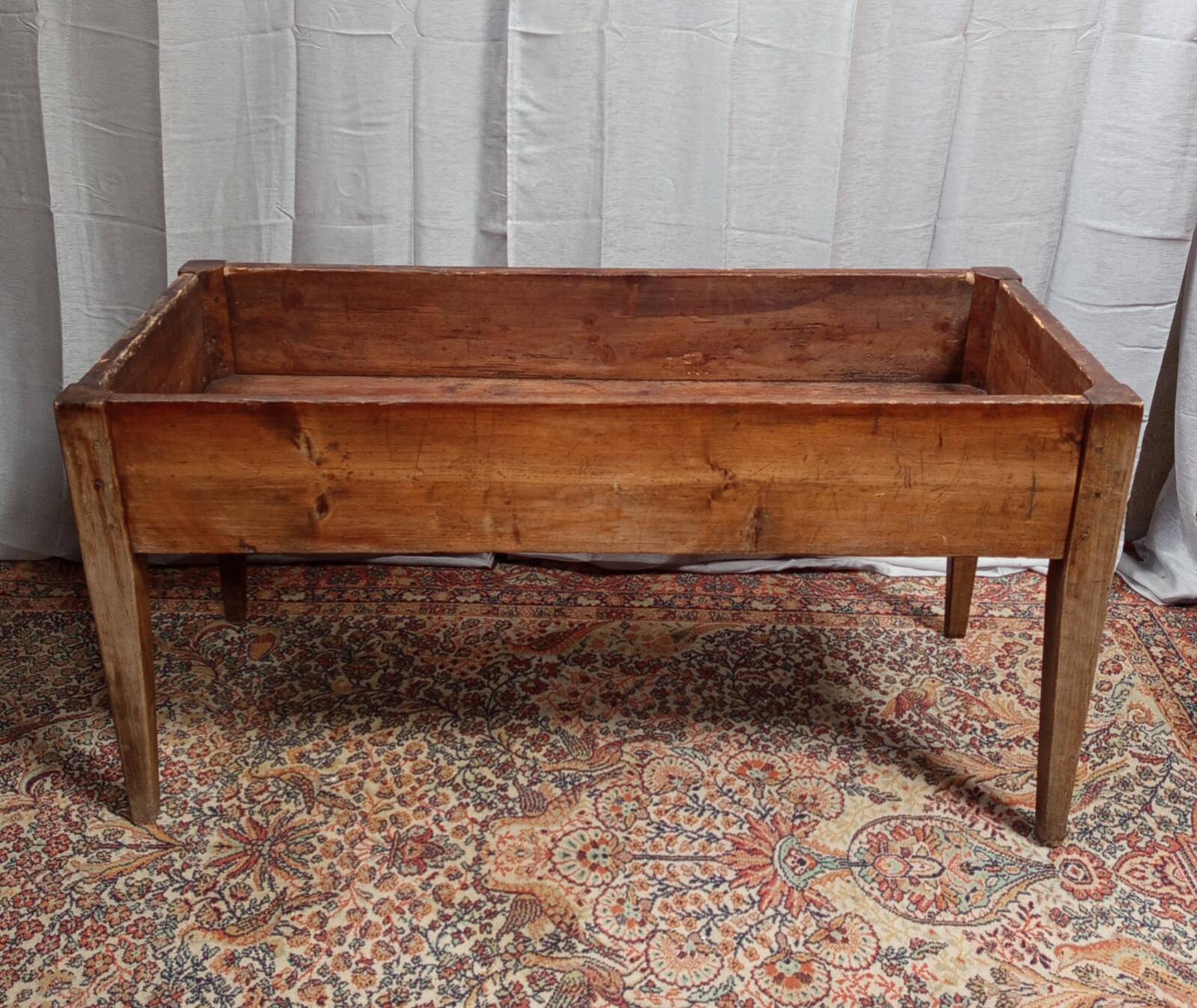 Table with a kneading trough in beech from the 19th century.