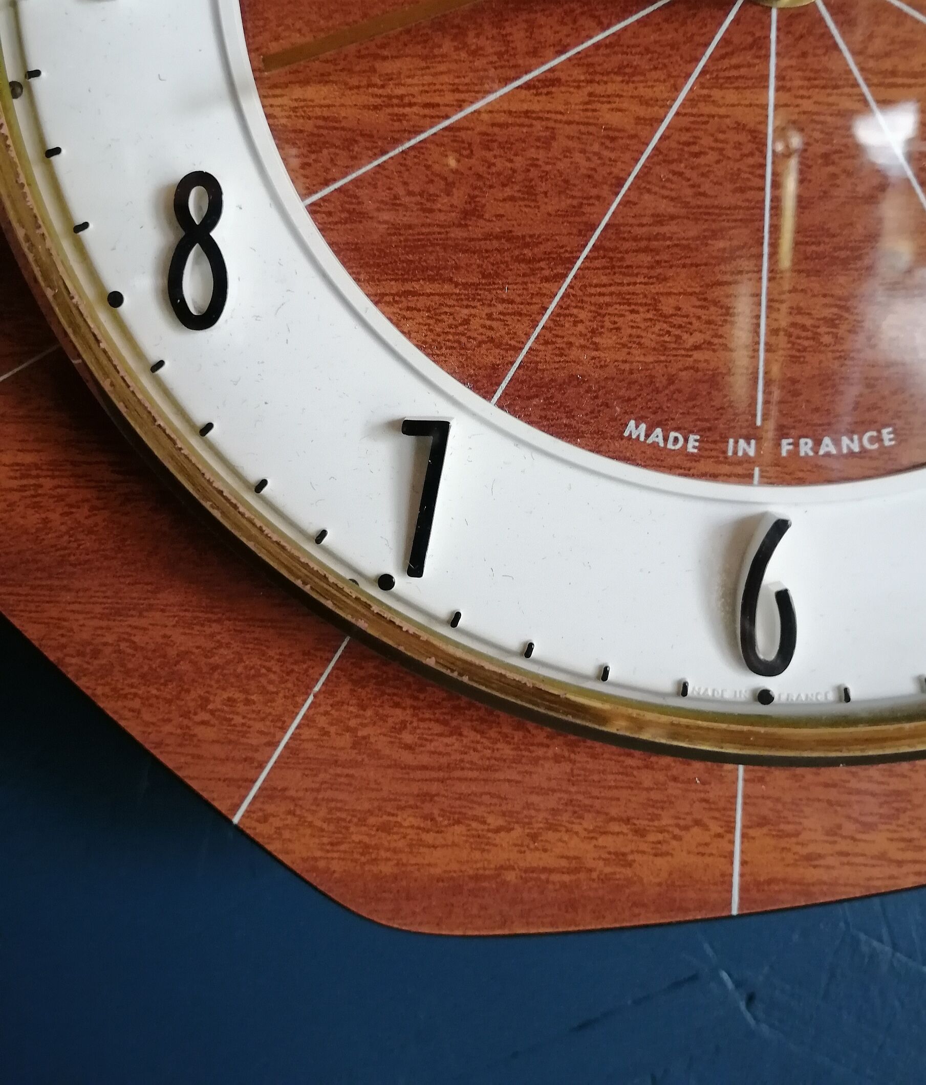 Formica vintage asymmetrical silent wall clock "bayard mahogany"