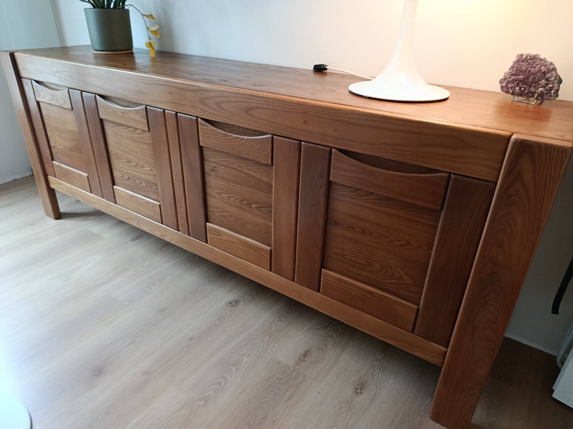 Enfilade house Brutalist regain