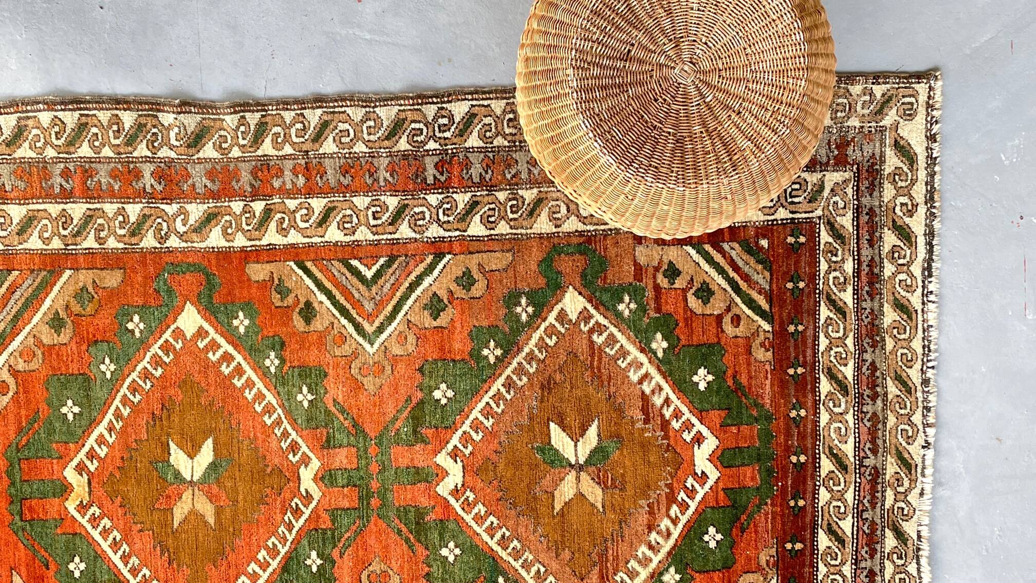 Vintage pure wool handcrafted oriental rug - 143cm x 208cm