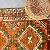 Vintage pure wool handcrafted oriental rug - 143cm x 208cm