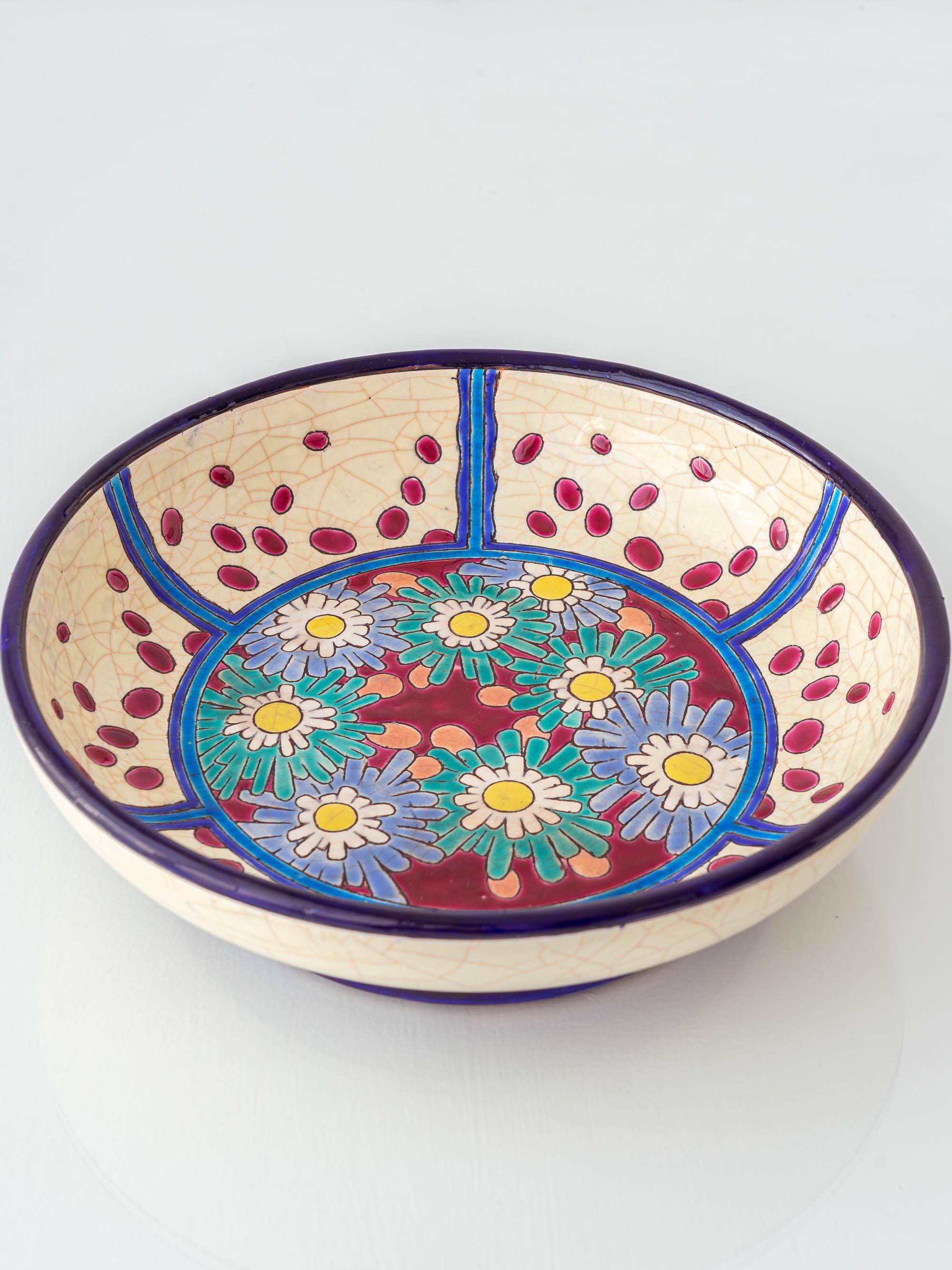 Enamelled cloisonné bowl Art Deco from Longwy, France with daisies, 1930.