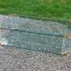 Table basse design des années 70 en verre plexi métal doré