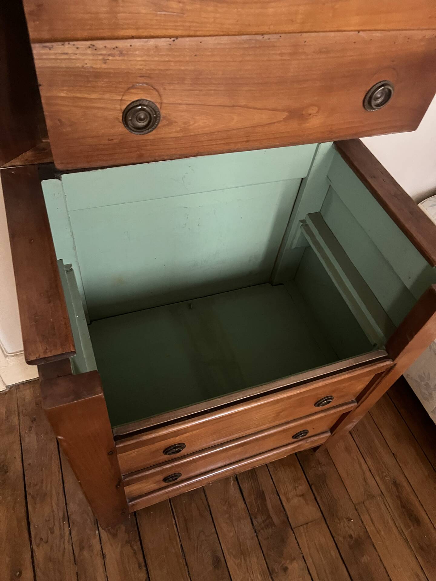 Commode 3 tiroirs en merisier et marbre gris, XIXe siècle