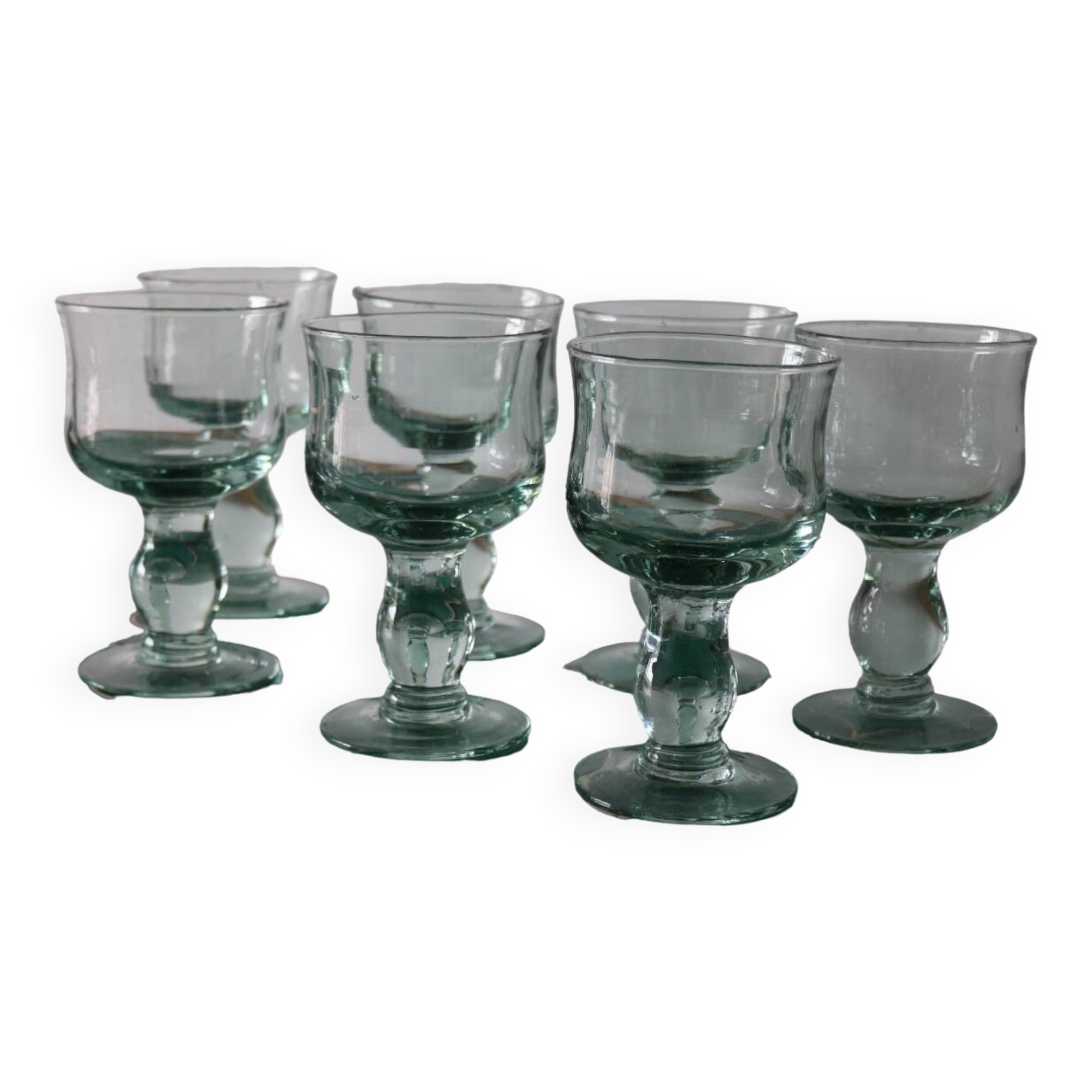 7 grands verres à vin soufflés vert d'eau