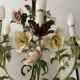 Vintage Italian chandelier in porcelain and tin from the 1950s.