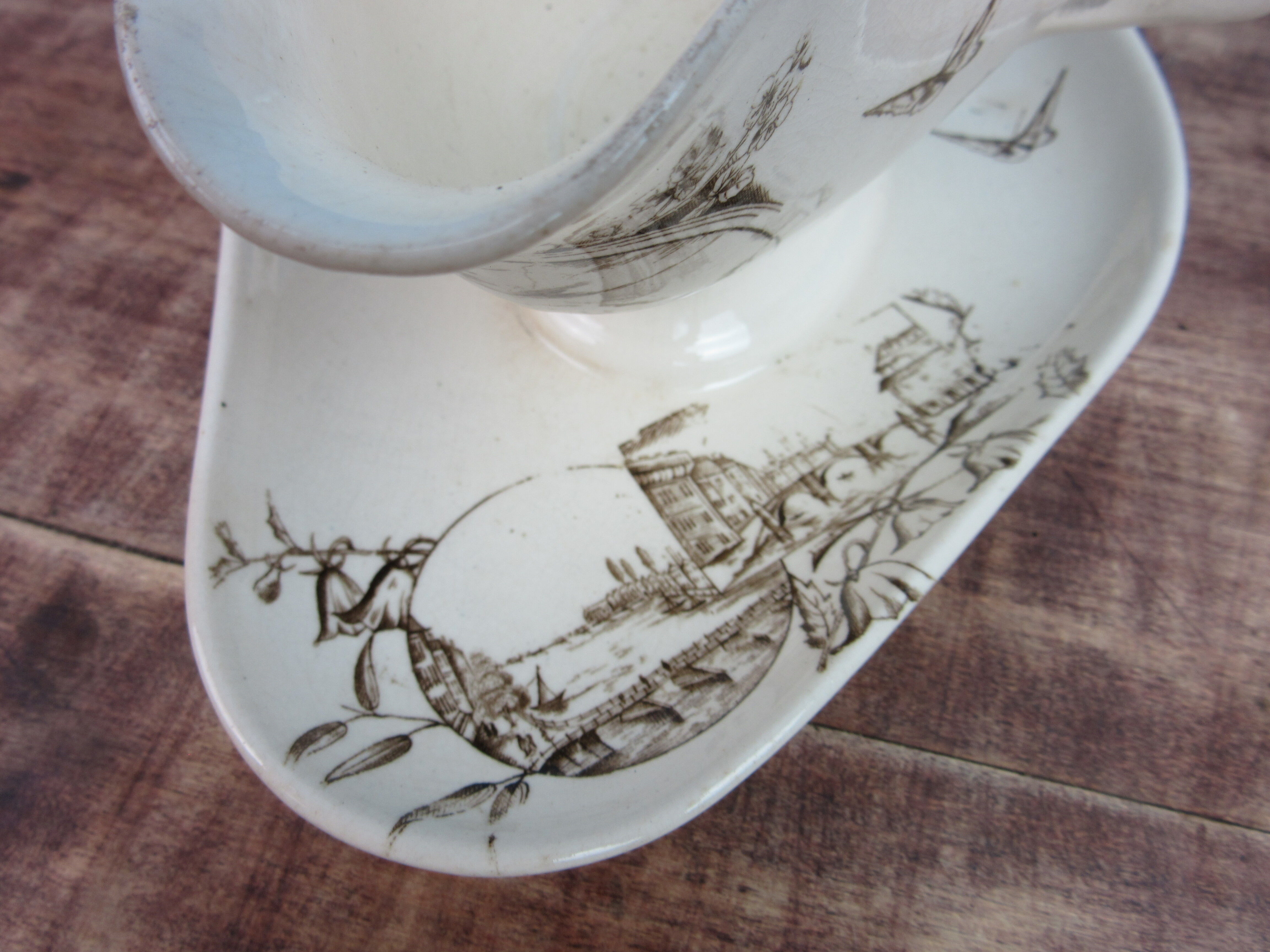 Saucière terre de fer, city landscapes