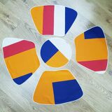 Graphic round table setting