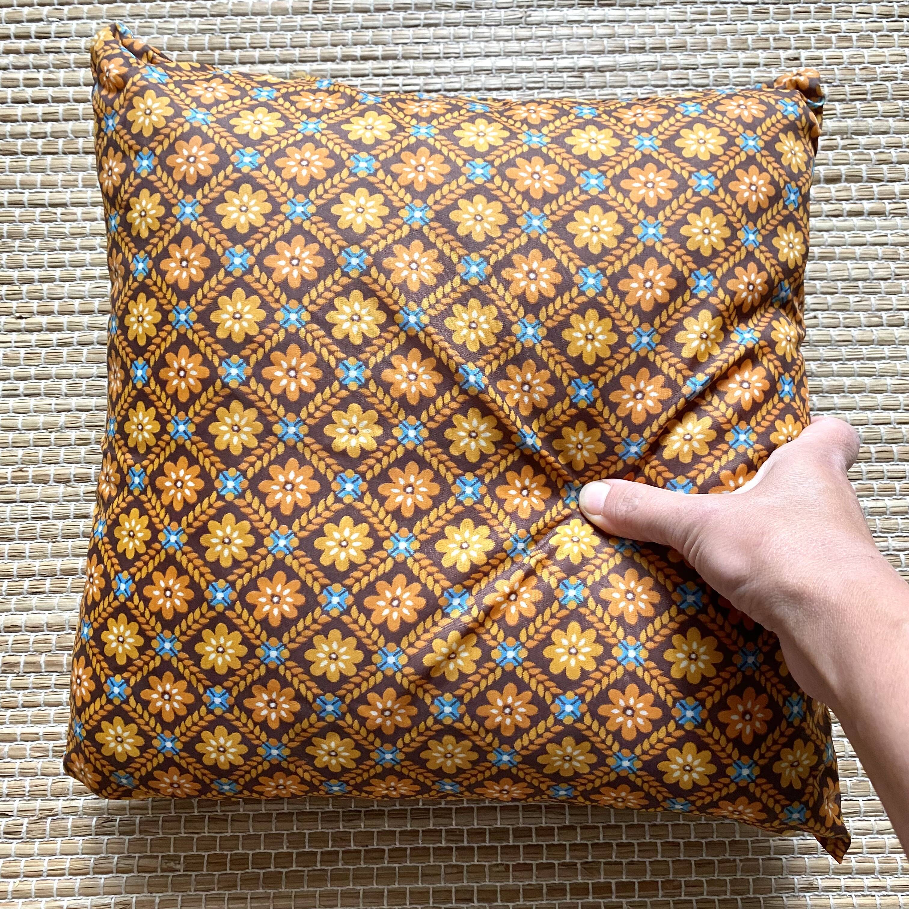 Coussins vintage seventies fleuris