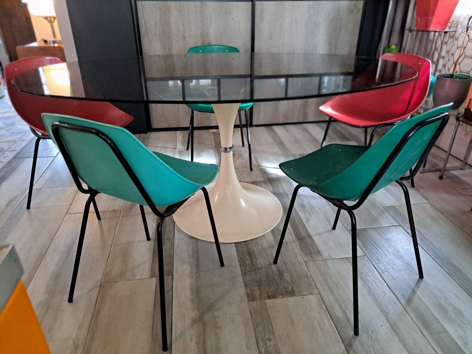 Suite of 5+1 shell chairs Pierre Guariche 1960