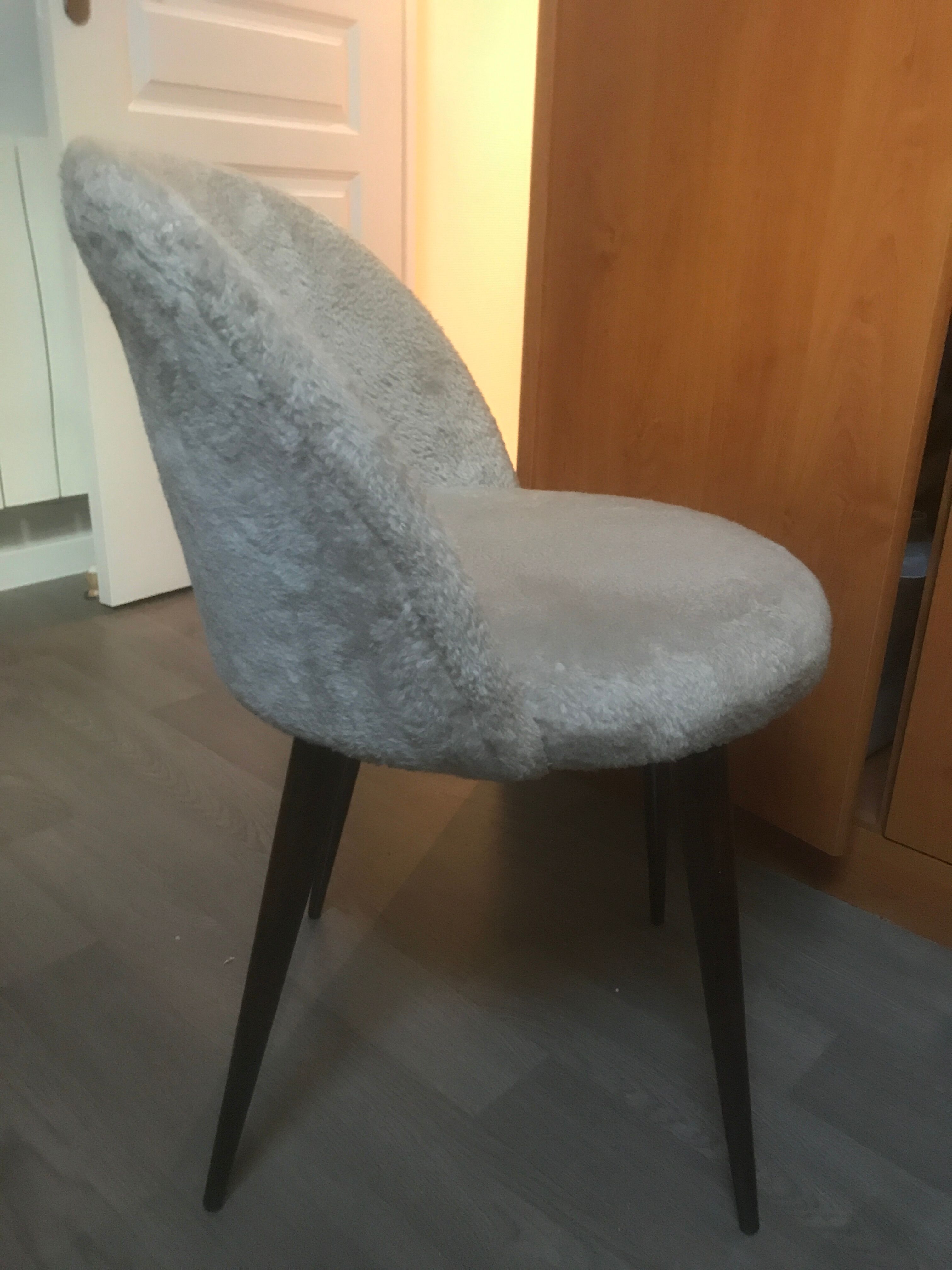 Fauteuil chaise fourrure à pieds compas