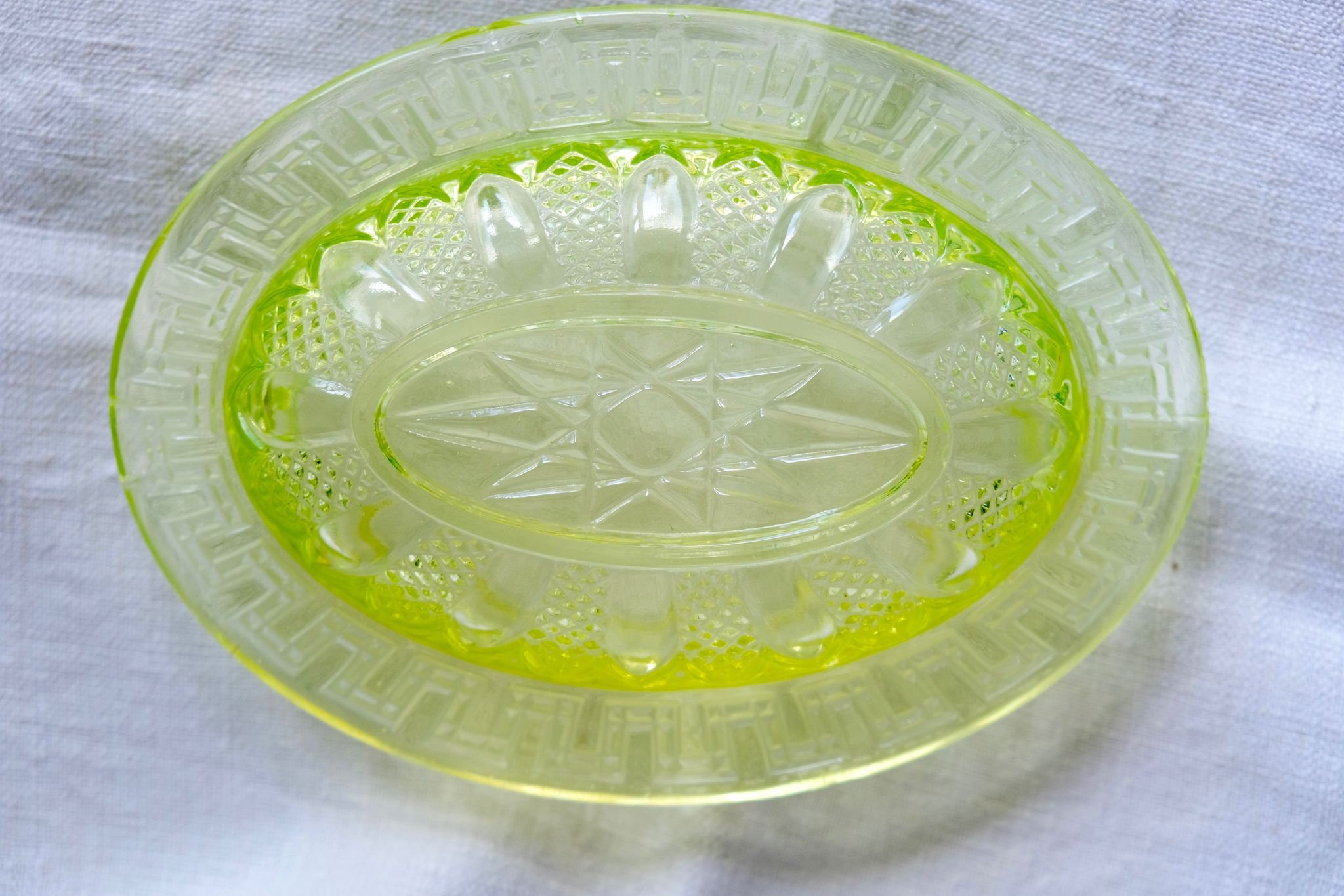 Fruit cup in yellow wealine moulded crystal 19th / 20th century