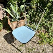 Chaise chromée en Formica bleue