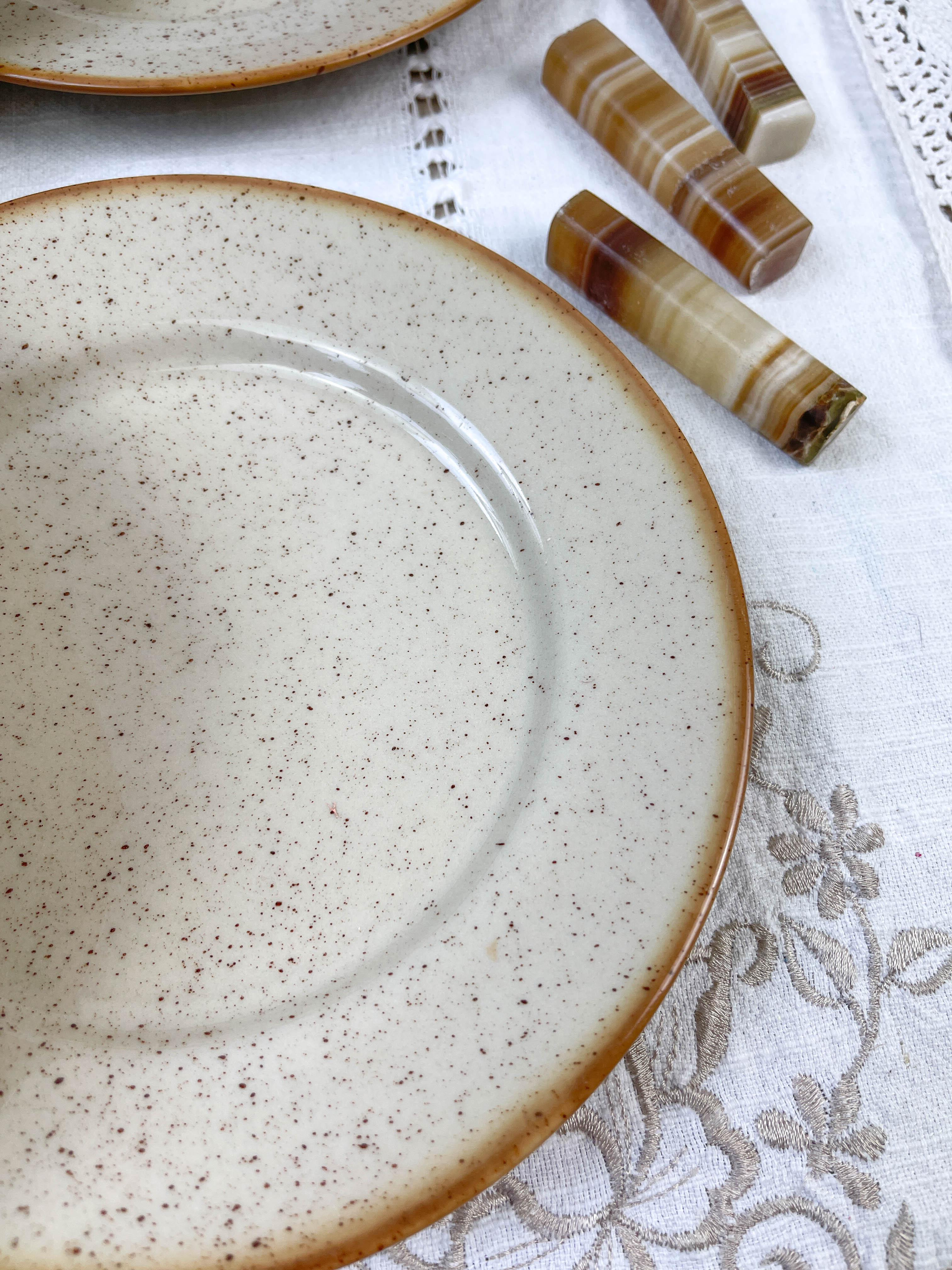 6 Tulowice speckled stoneware plates