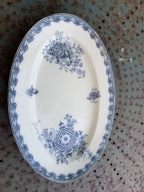 Large earthenware serving dish, cartridge model, sarreguemines, U & C, made in France, earthenware